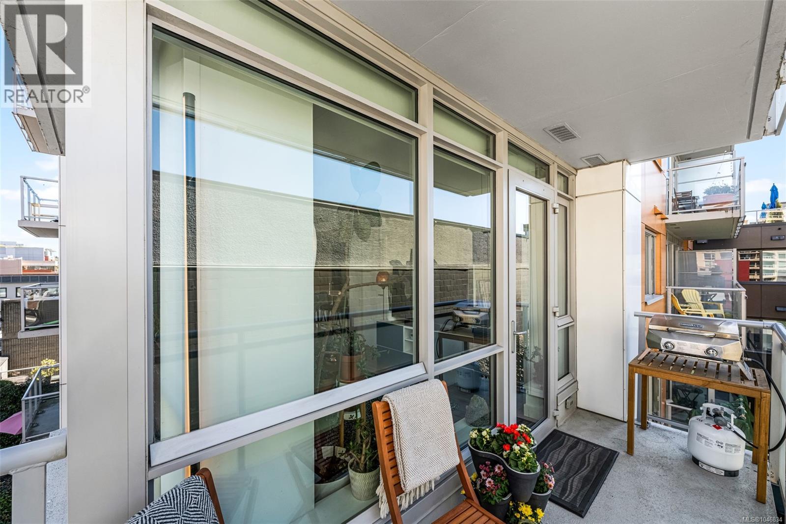 402 838 Broughton Street, Victoria