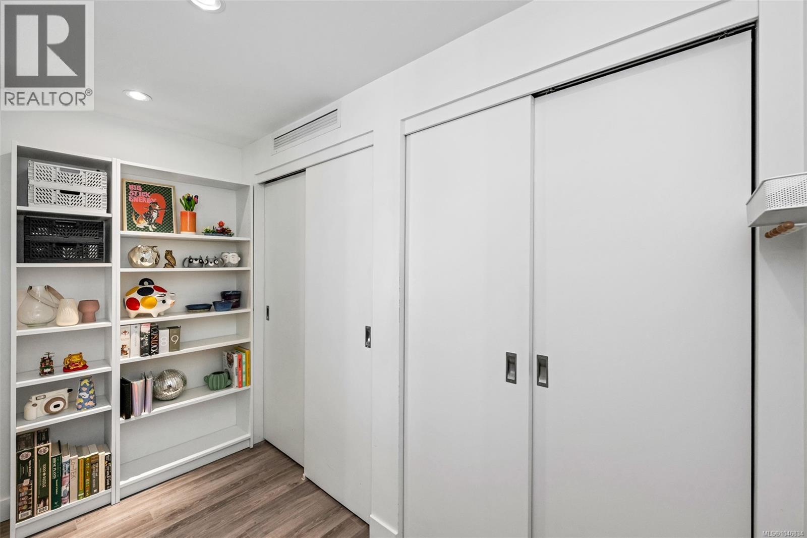 #402 838 Broughton St - 25