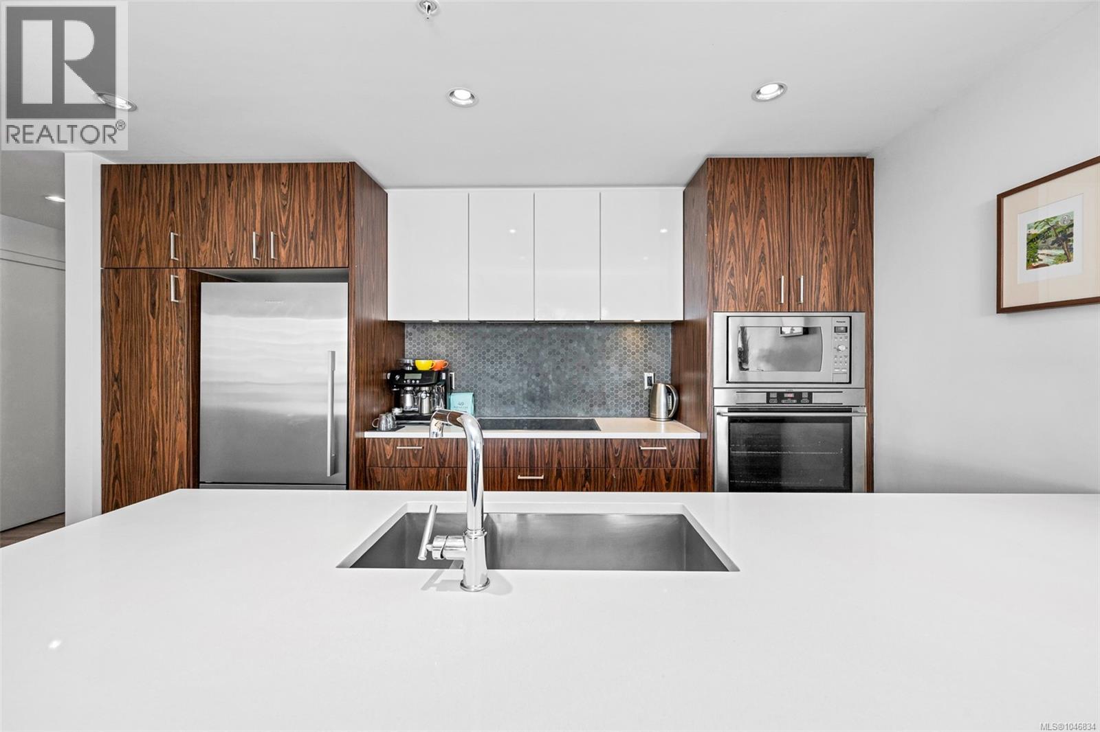 402 838 Broughton Street, Victoria