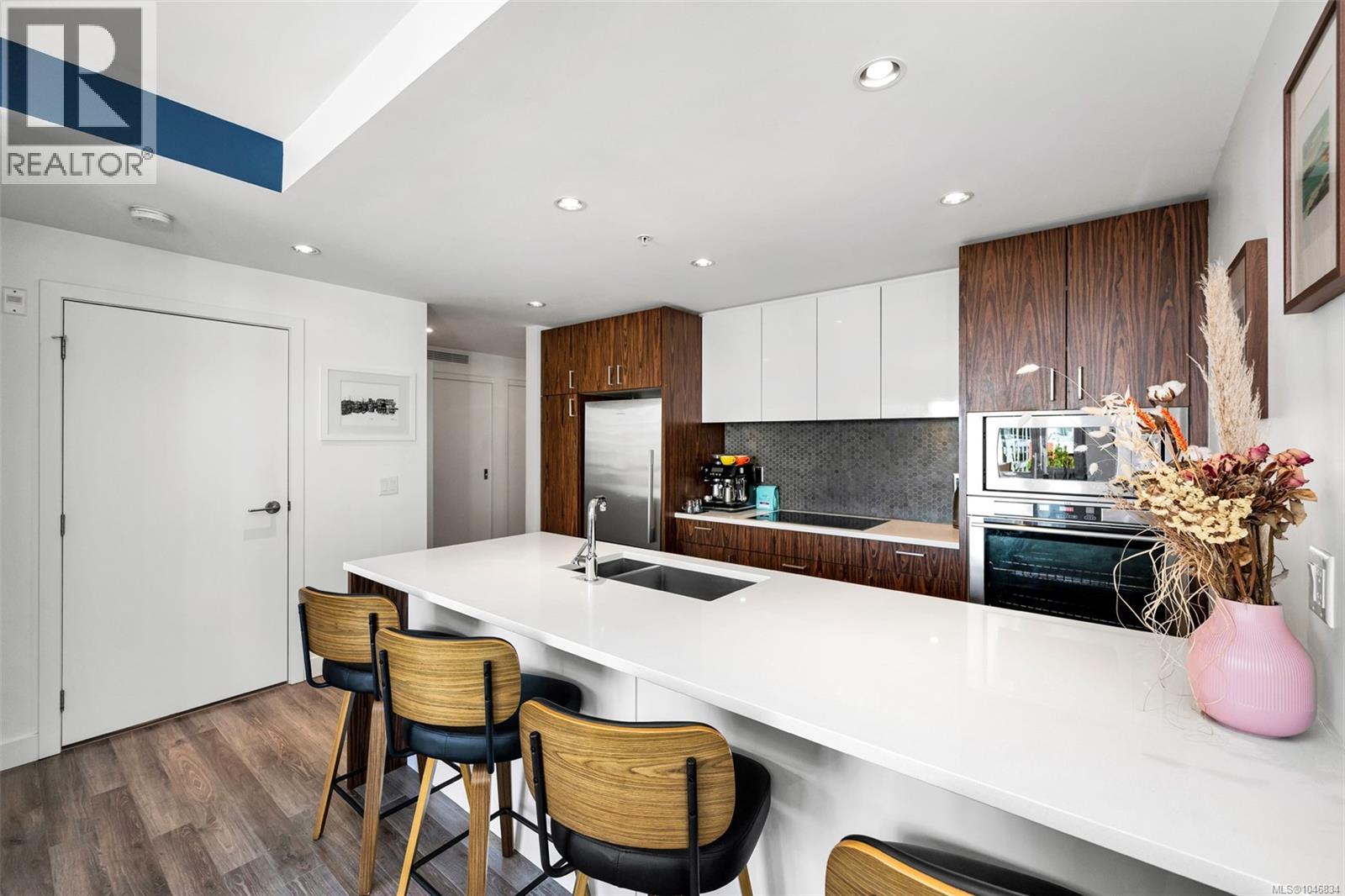 402 838 Broughton Street, Victoria