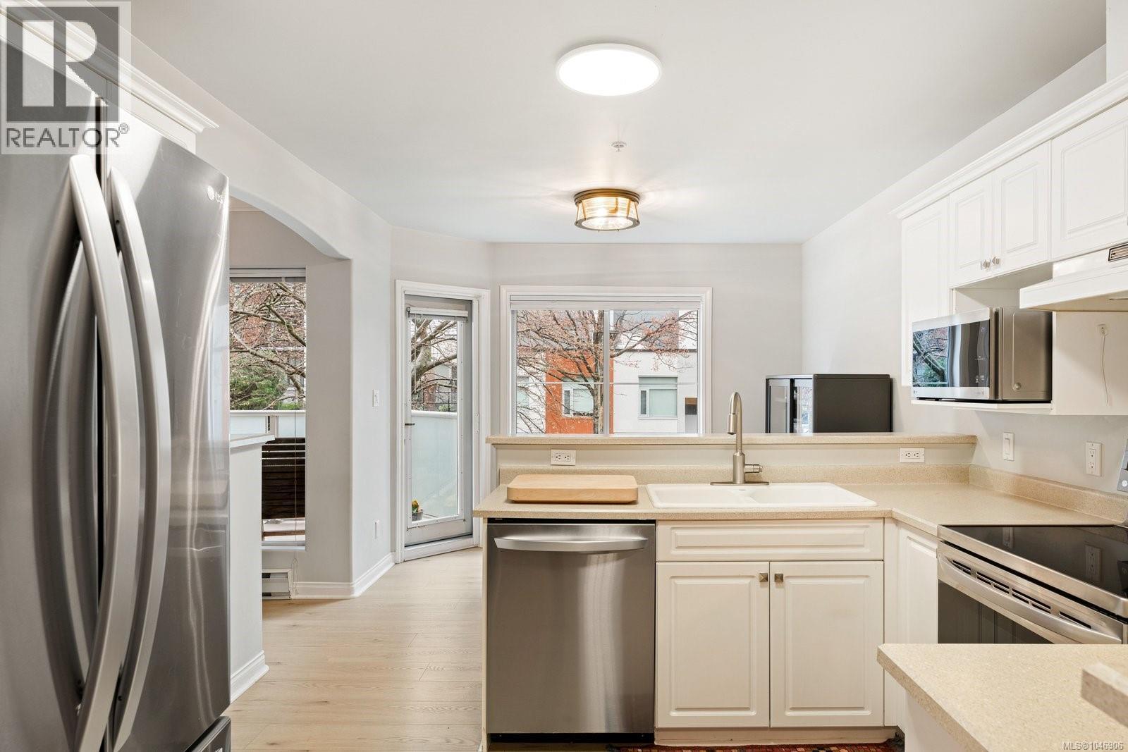 215 405 Quebec Street, Victoria