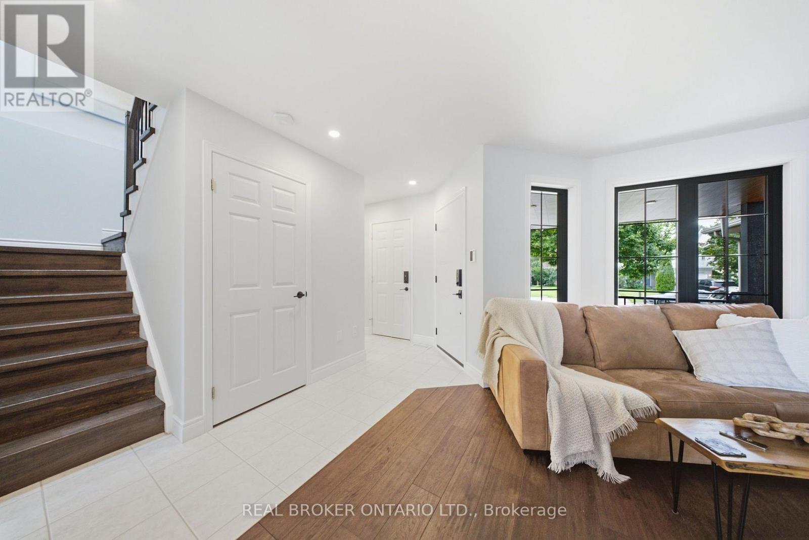 19 BOULDER CRESCENT - Image 18