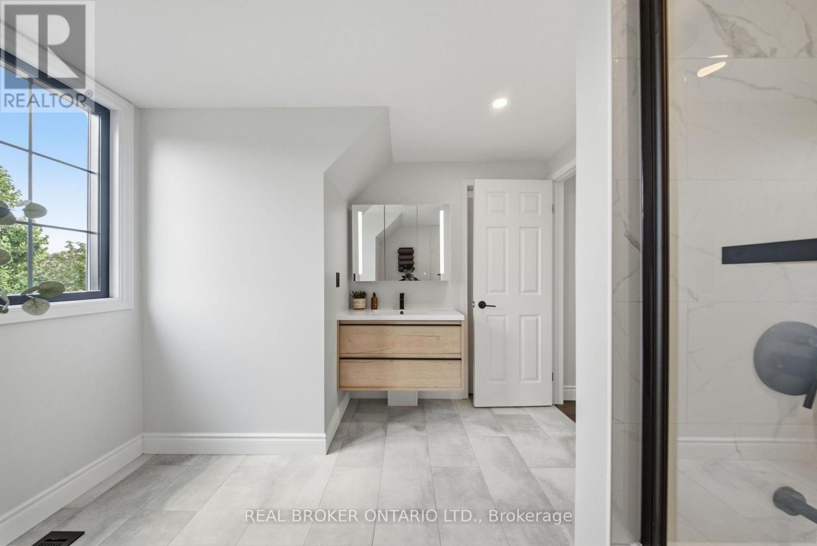 19 BOULDER CRESCENT - Image 29