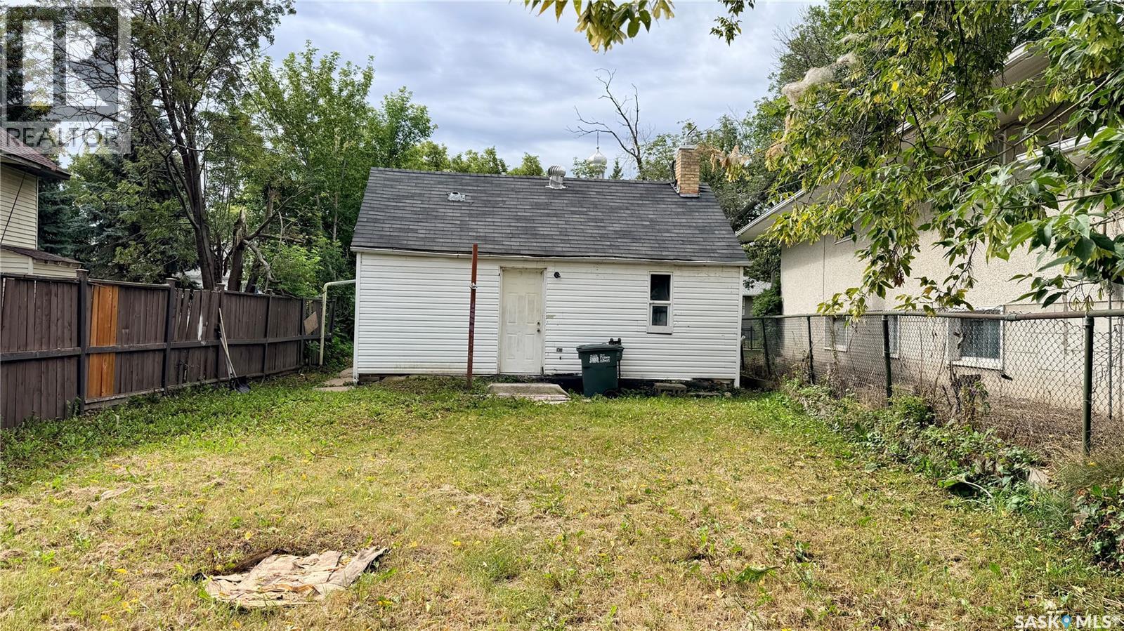310 6th STREET E - Image 13