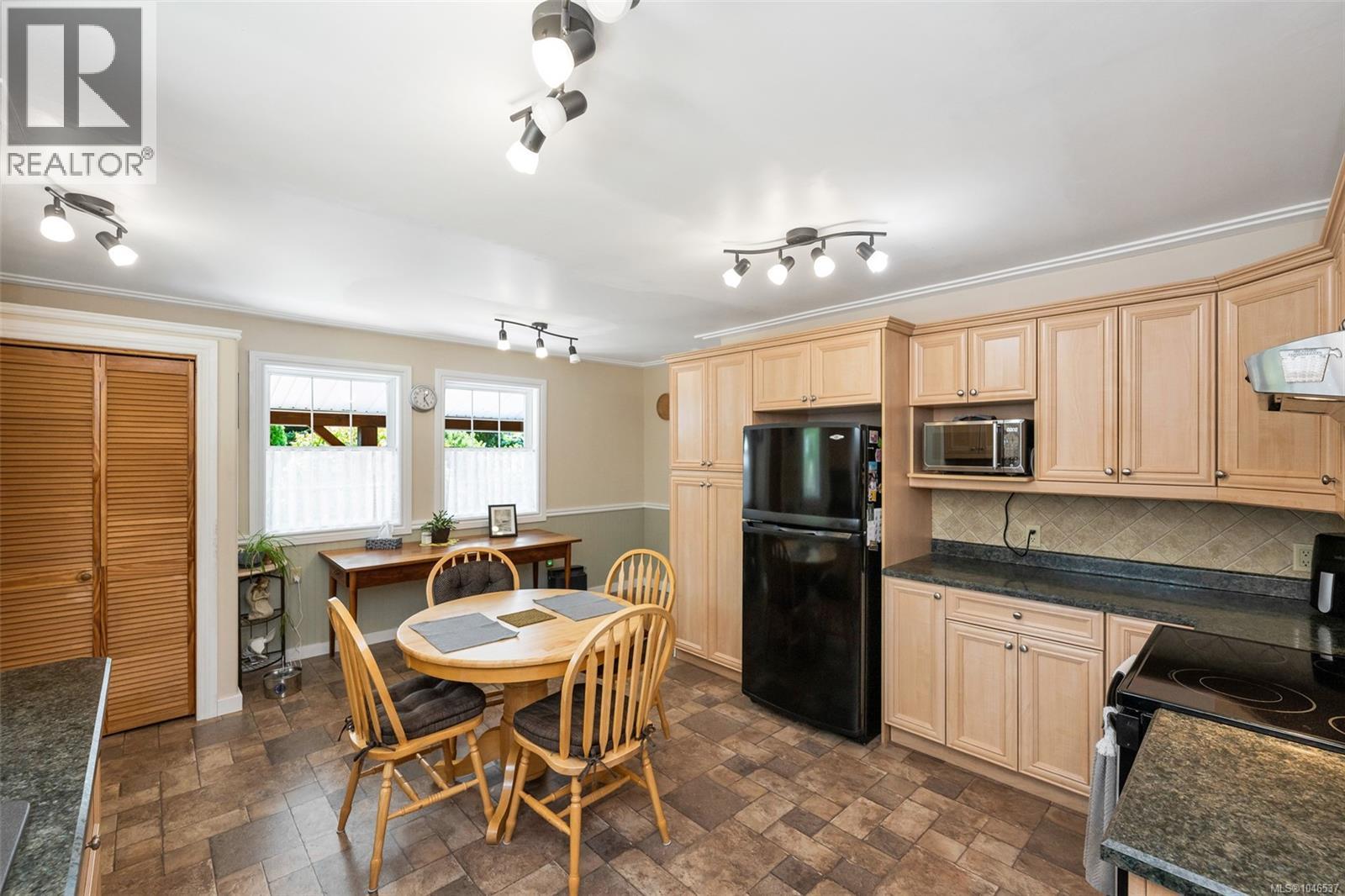 171 MacDonald Rd - 24