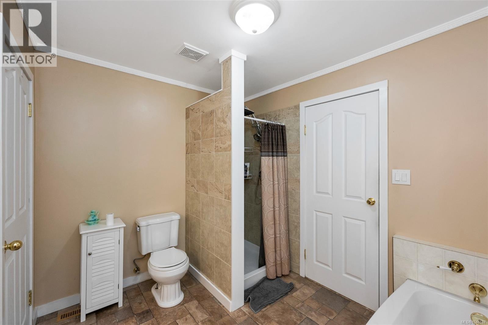 171 MacDonald Rd - 38