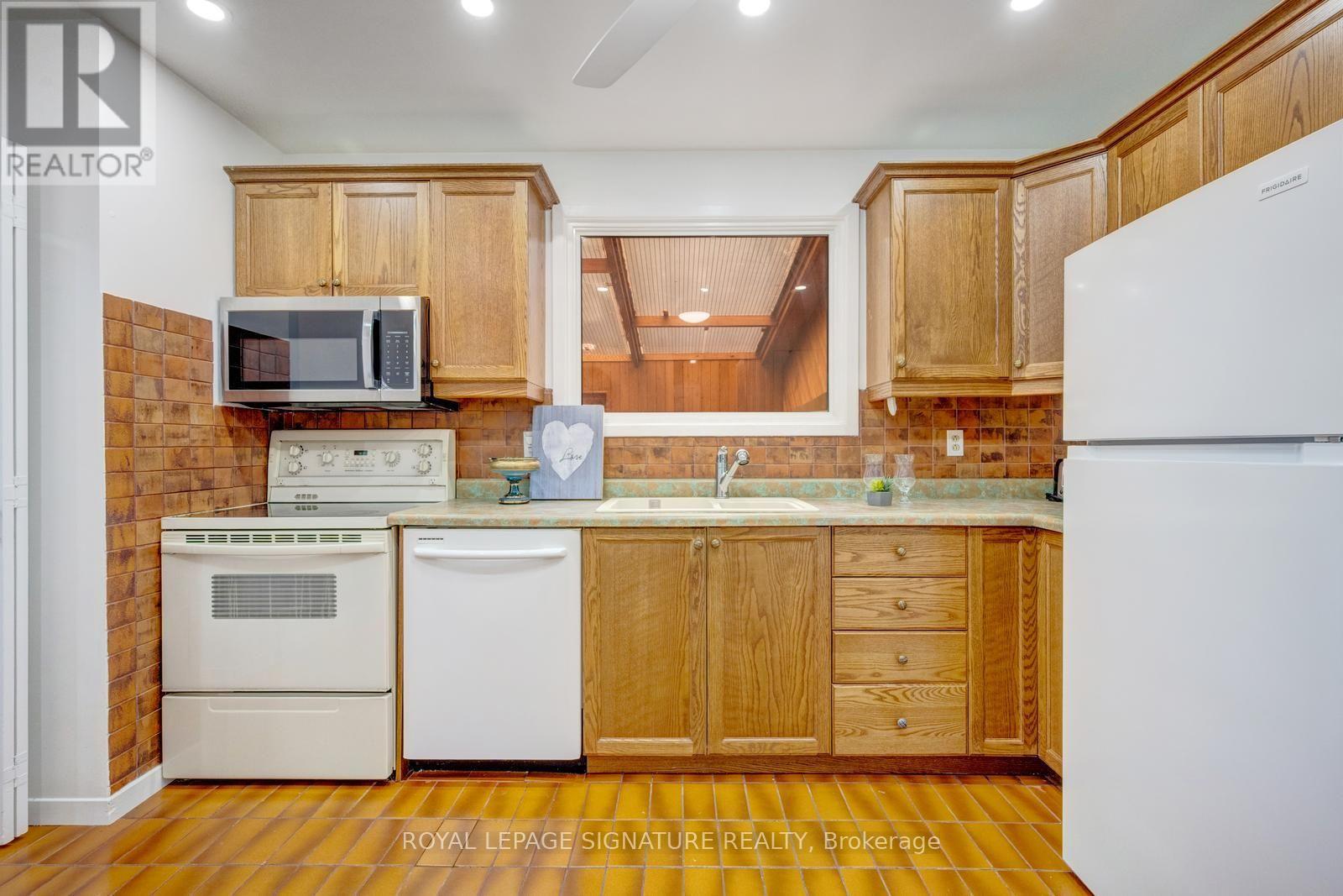 77 MCCRANEY STREET W - 11