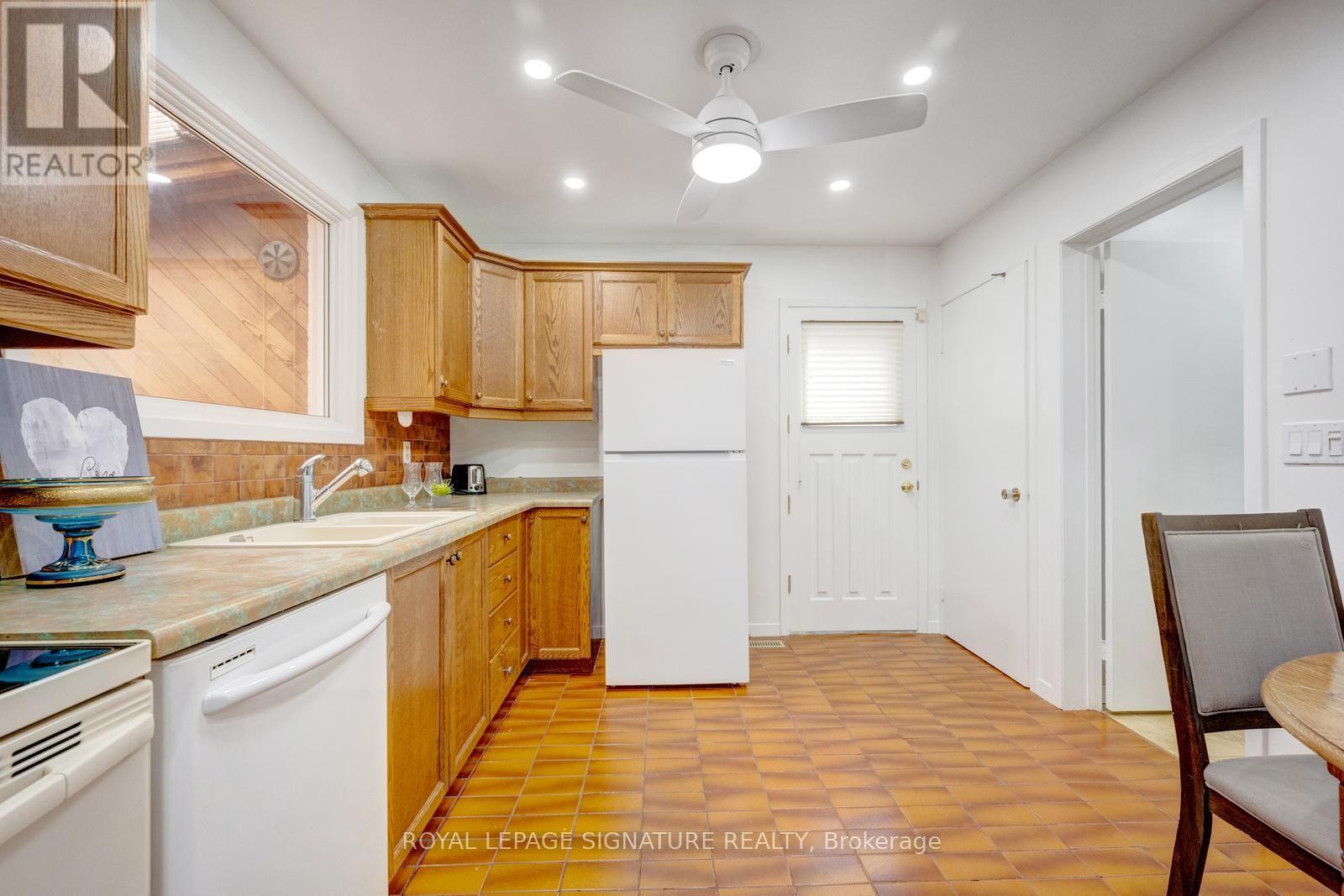 77 MCCRANEY STREET W - 12