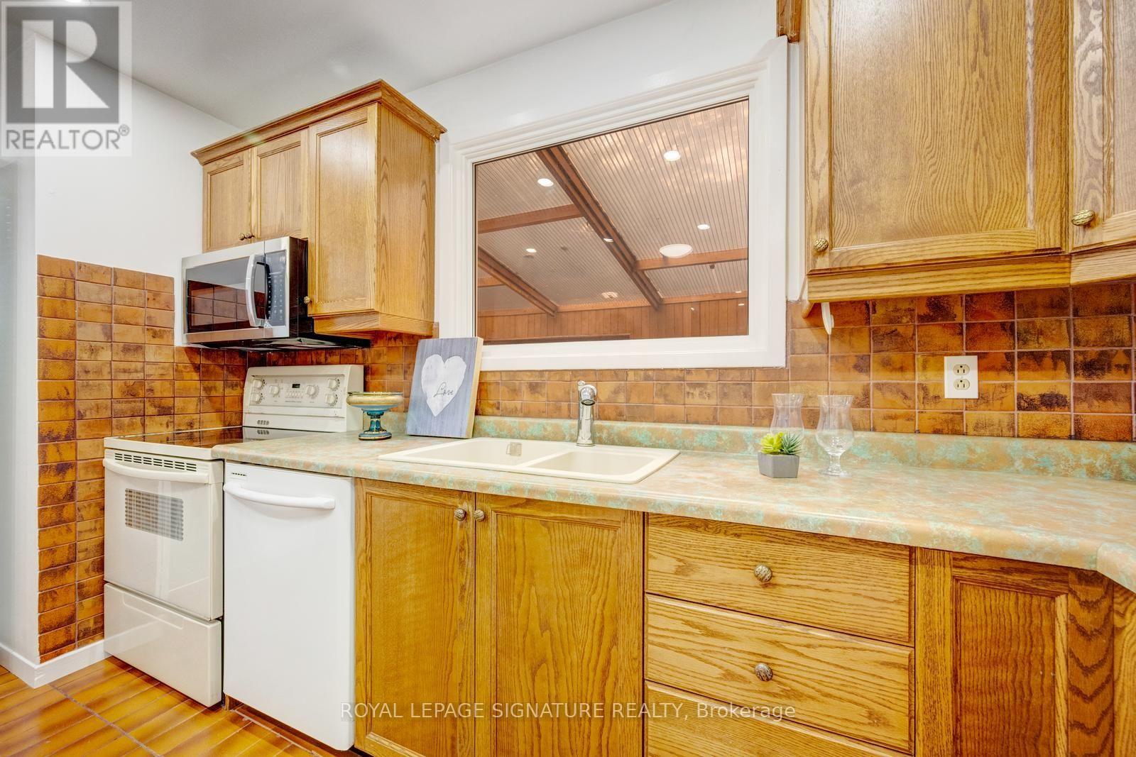 77 MCCRANEY STREET W - 13