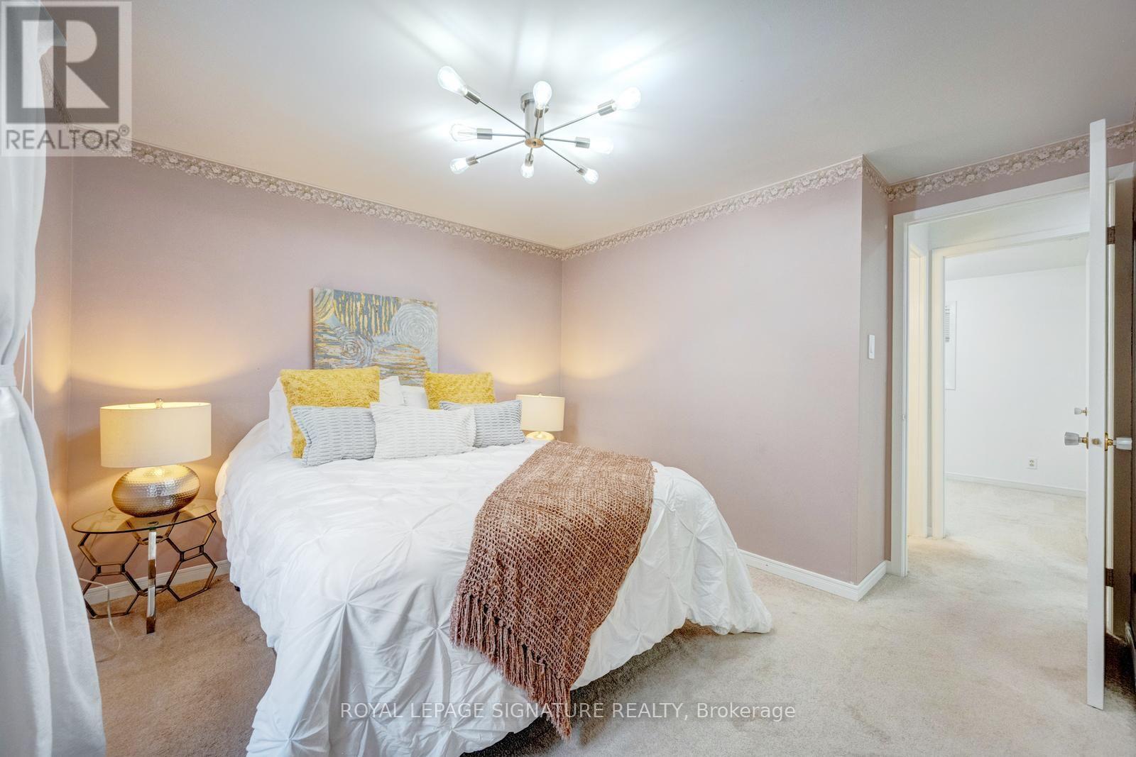 77 MCCRANEY STREET W - 18
