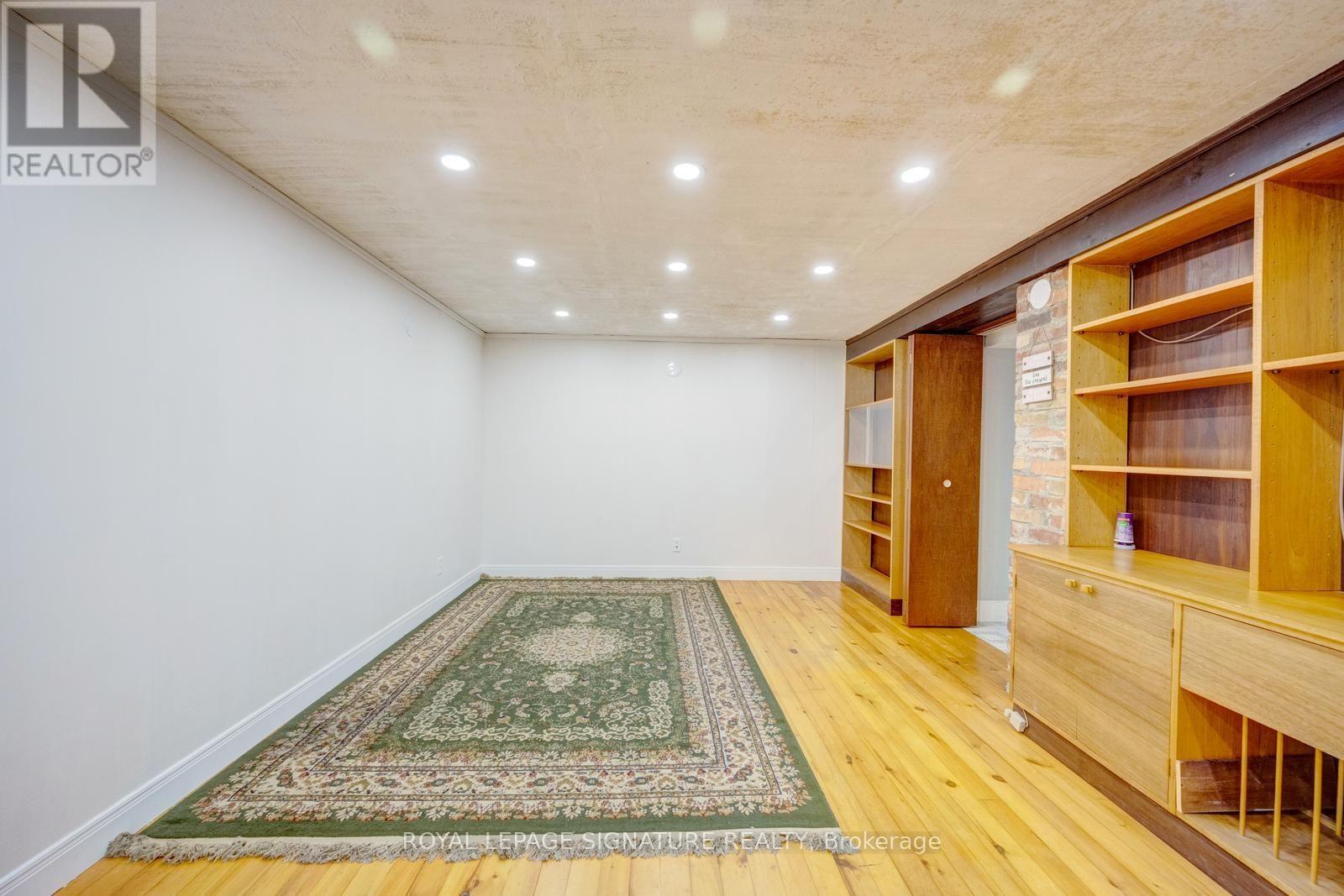77 MCCRANEY STREET W - Image 38