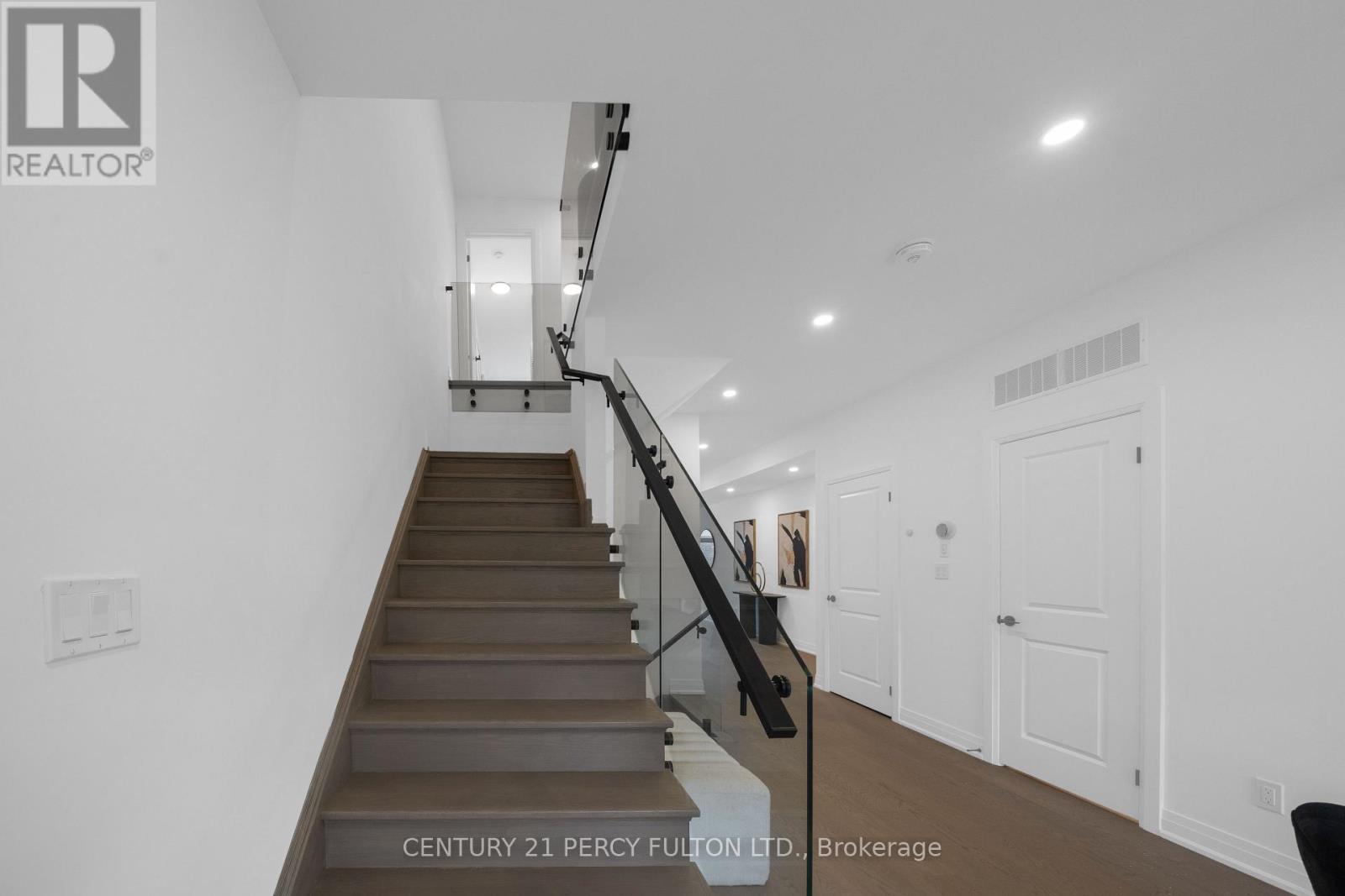 #8 6636 CLOCK COURT - 19