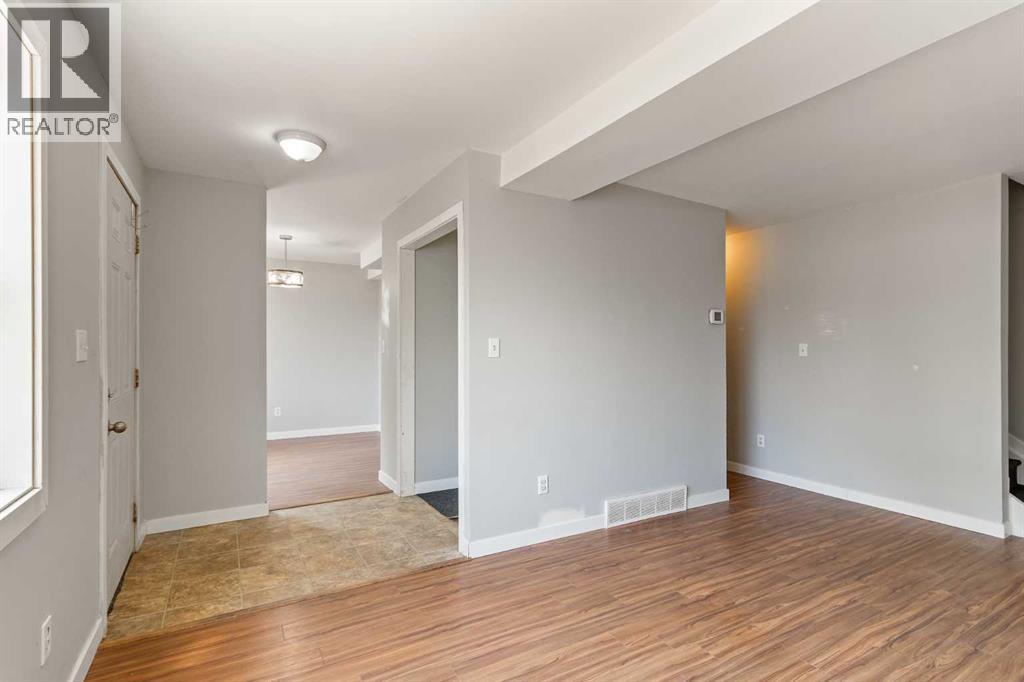 #2, 19 Third Avenue SE - 3