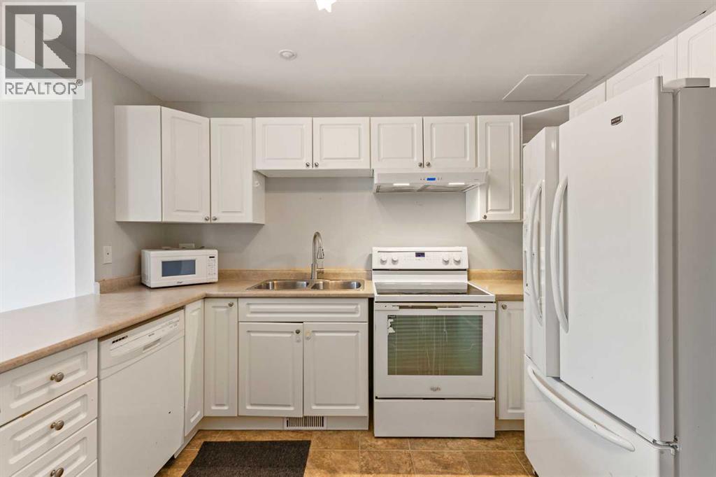 #2, 19 Third Avenue SE - 6