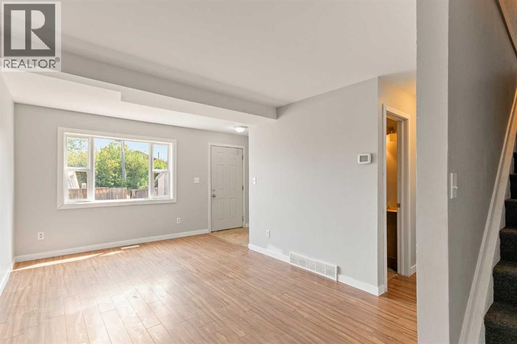 #2, 19 Third Avenue SE - 4