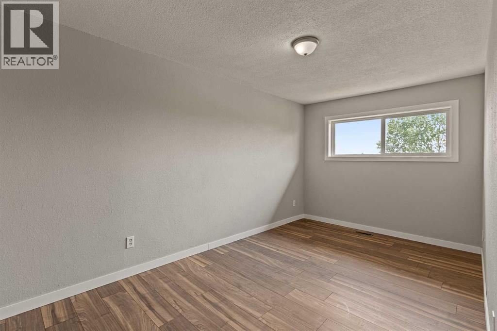 #2, 19 Third Avenue SE - 19