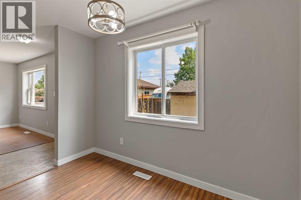 #2, 19 Third Avenue SE - 11