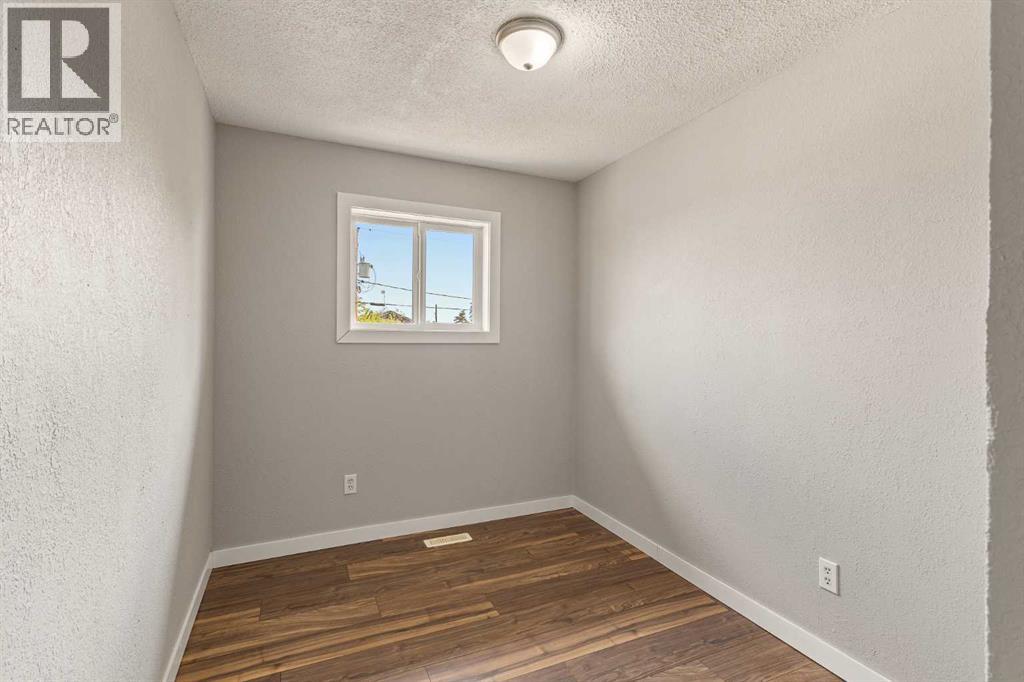 #2, 19 Third Avenue SE - 17