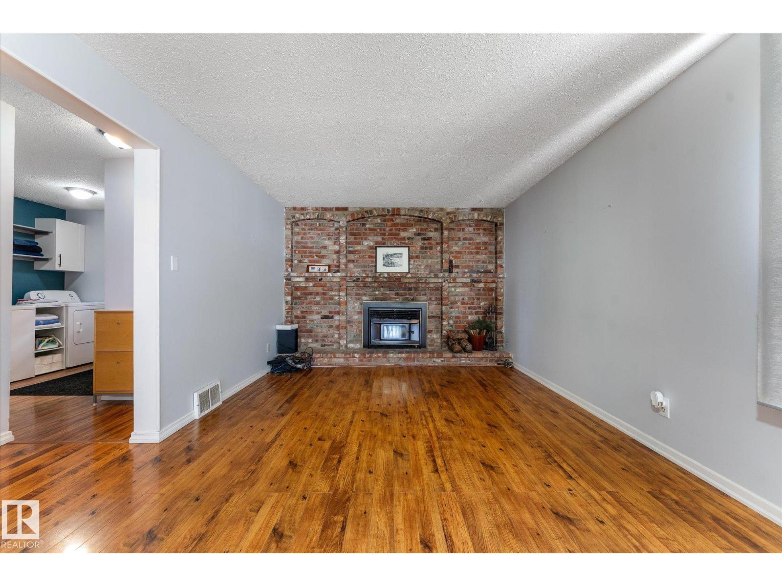 1036 82 ST NW - 11