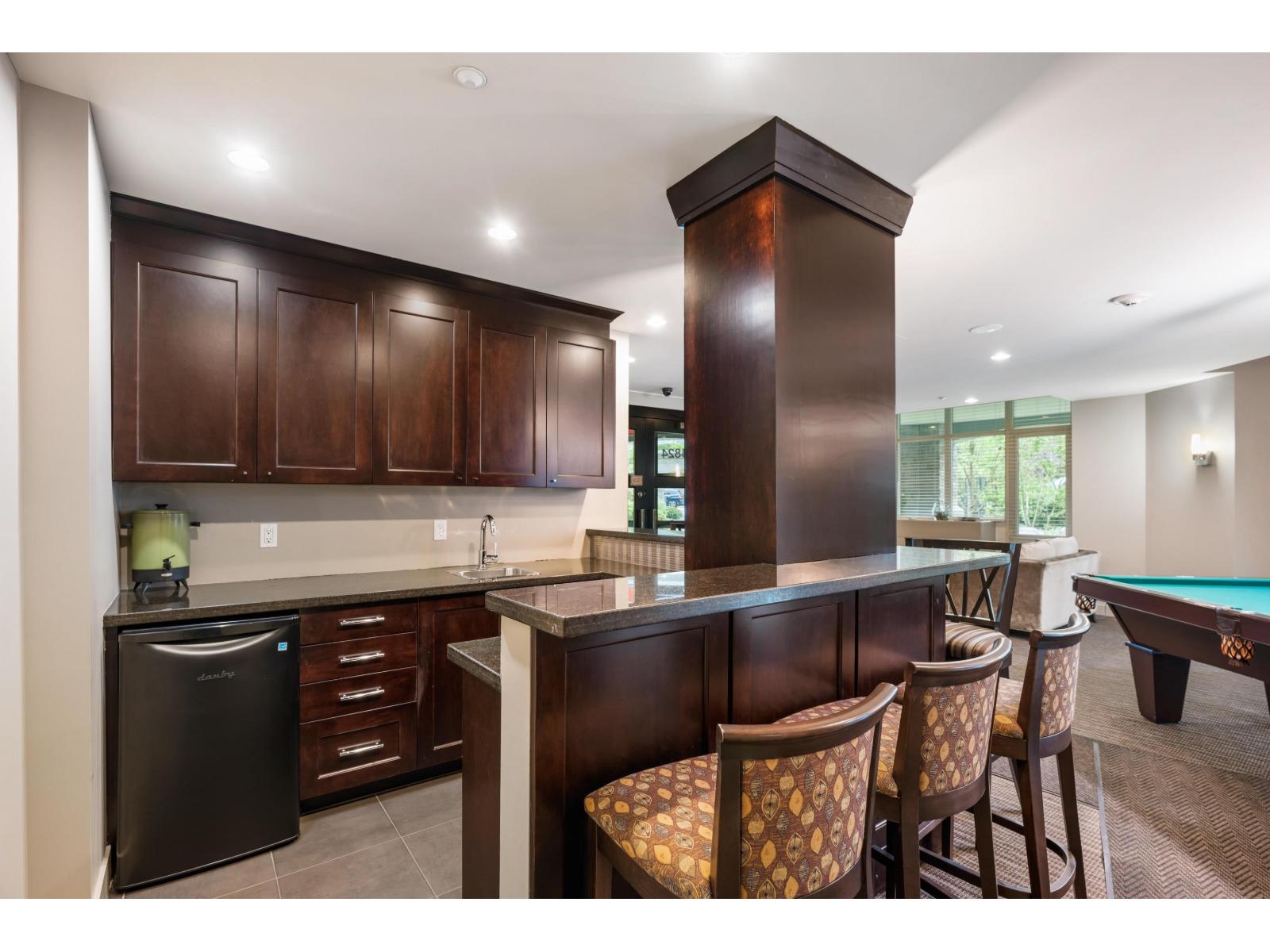 504 14824 NORTH BLUFF ROAD, White Rock