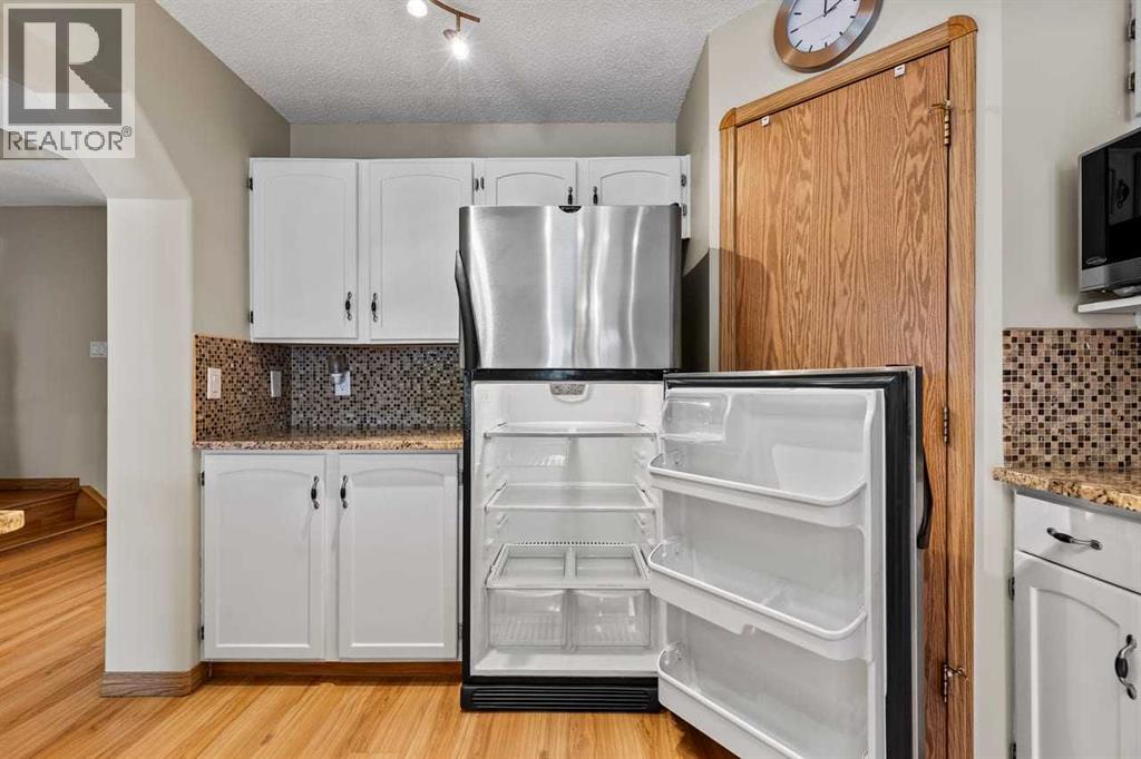 158 Saratoga Close Northeast - Photo 8