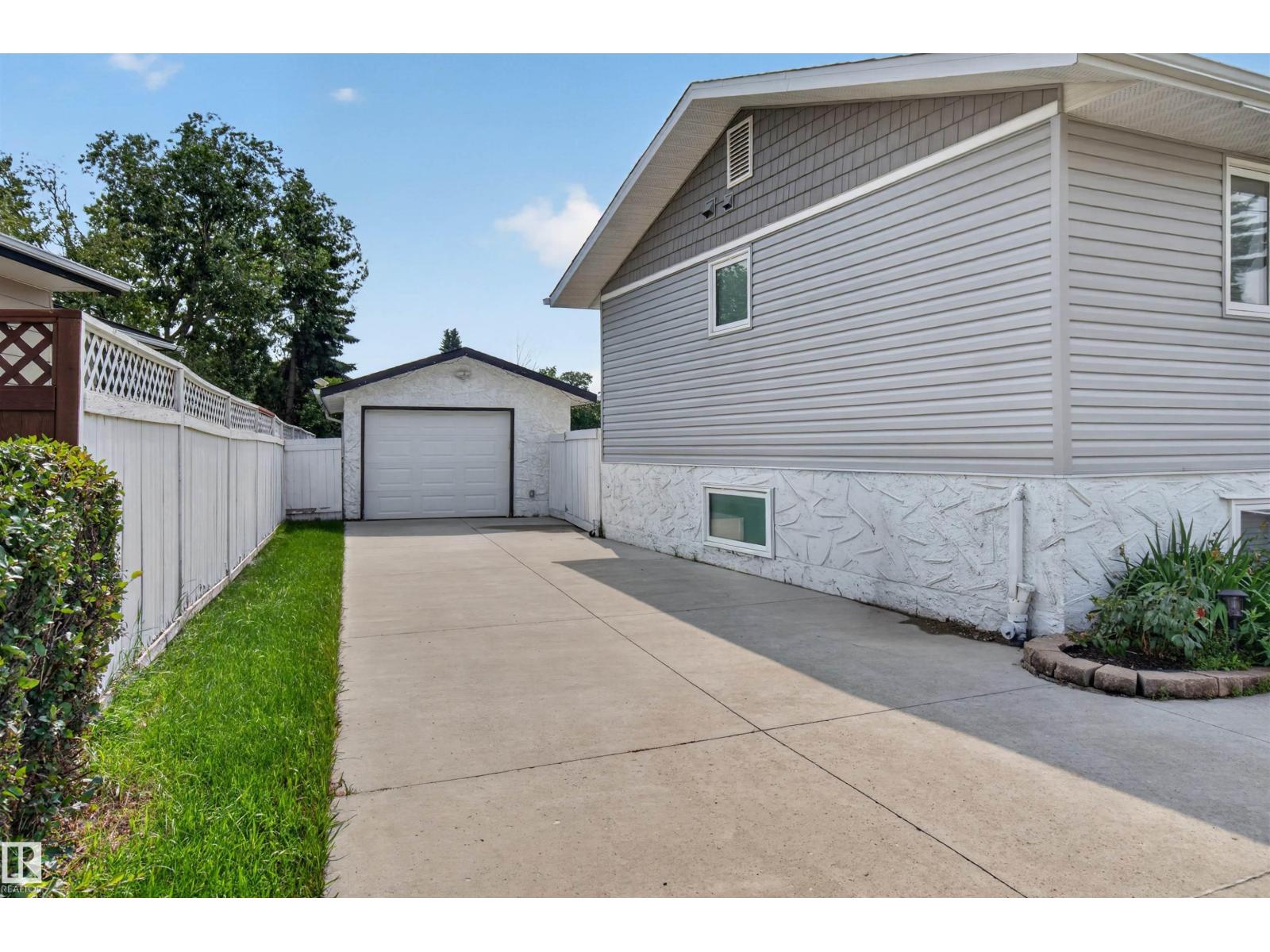 1311 85 Street NW - Photo 35