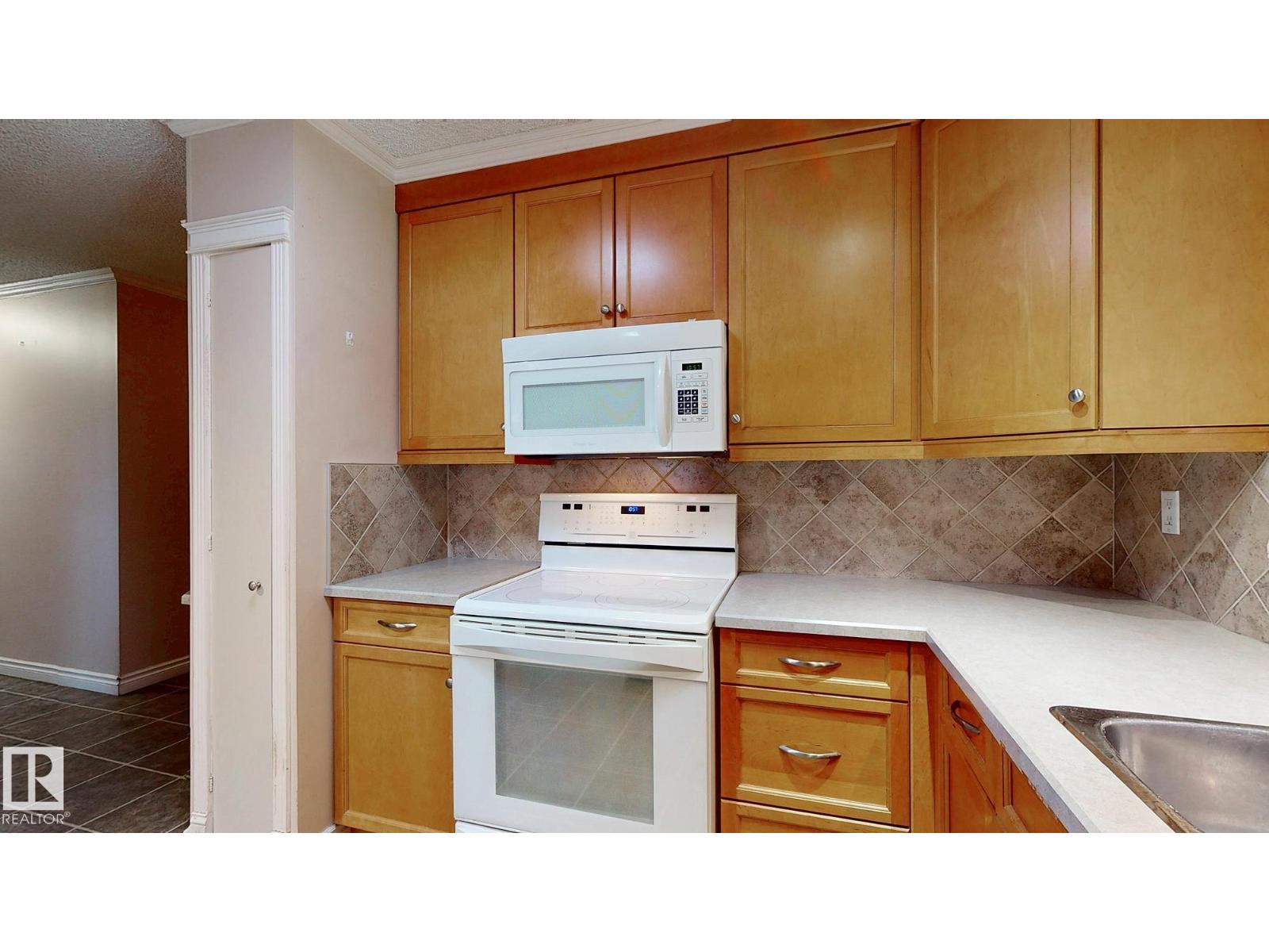 11031 152 ST NW - 11