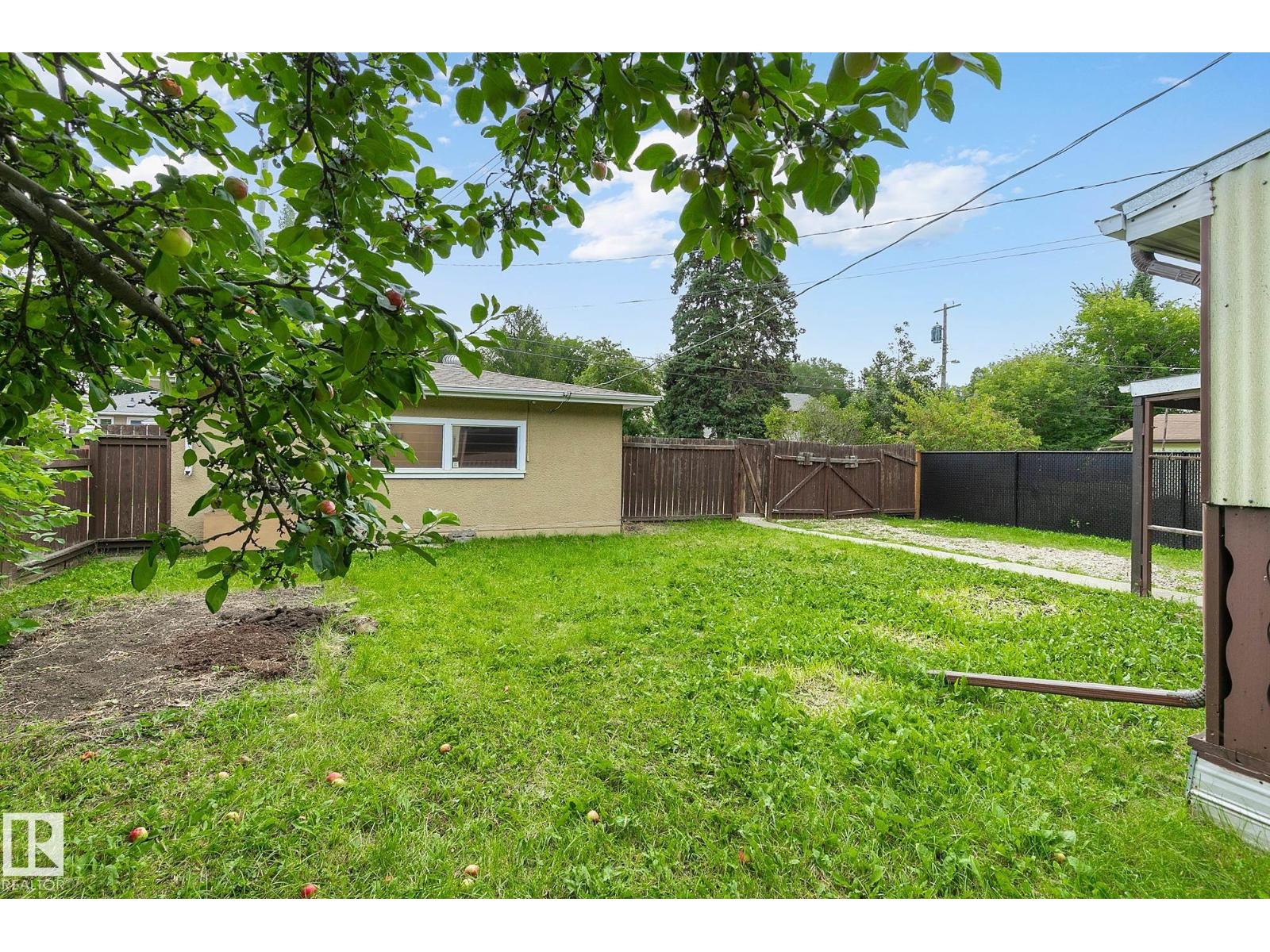 11031 152 ST NW - 35