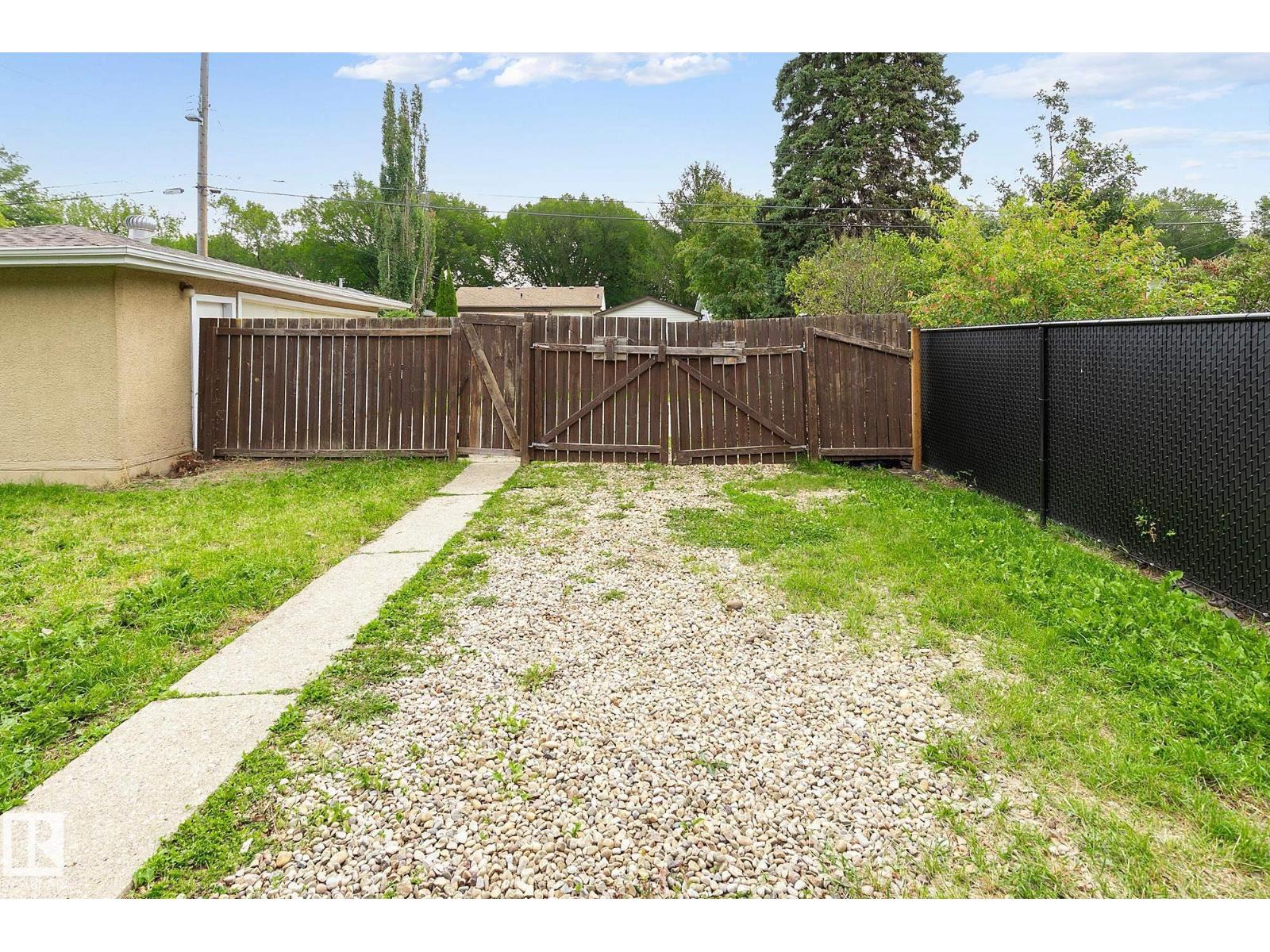 11031 152 ST NW - 37