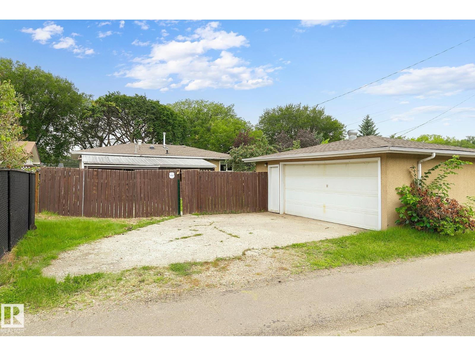 11031 152 ST NW - Image 39