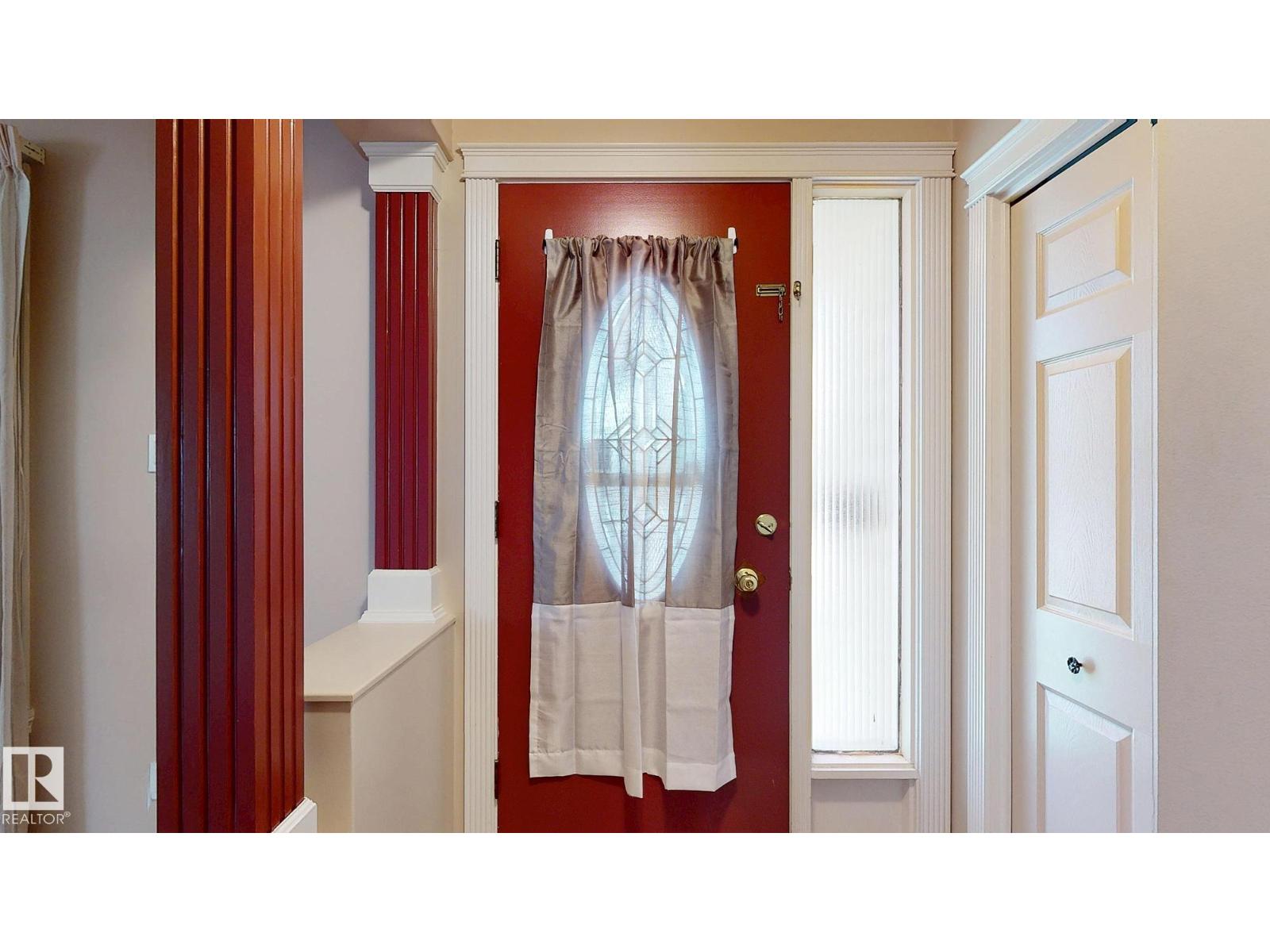 11031 152 ST NW - 4