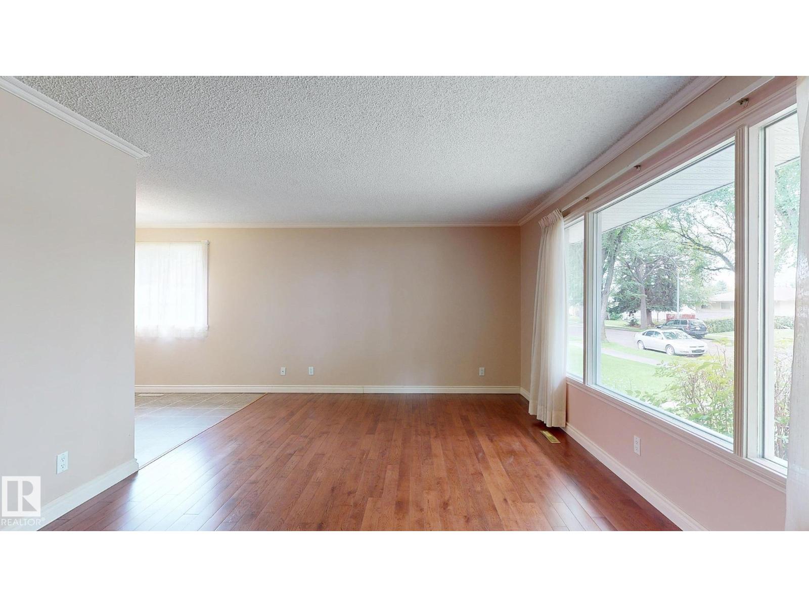 11031 152 ST NW - 7