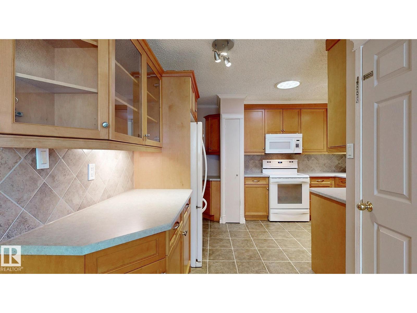 11031 152 ST NW - Image 9