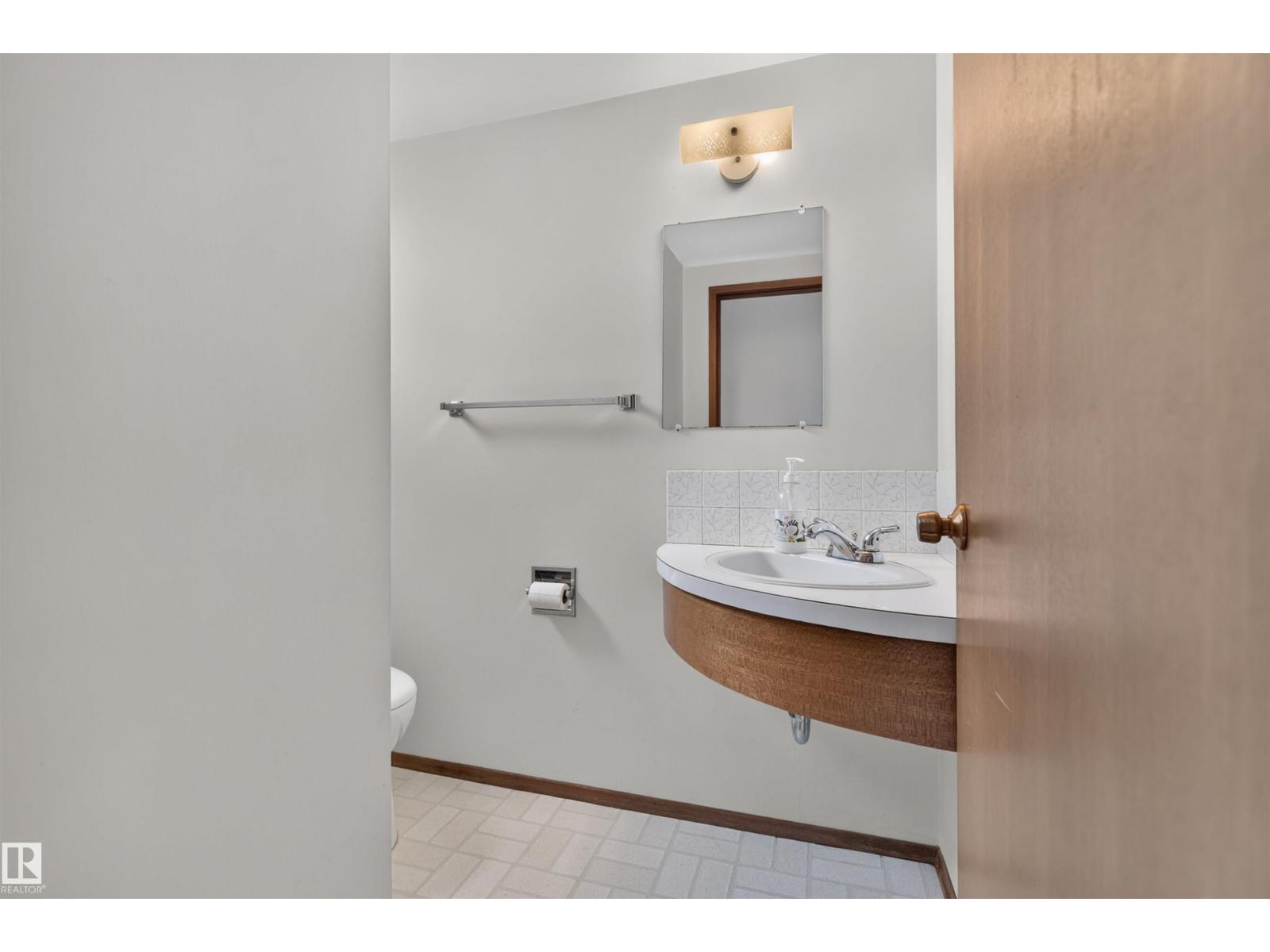 4132 113 ST NW - 20