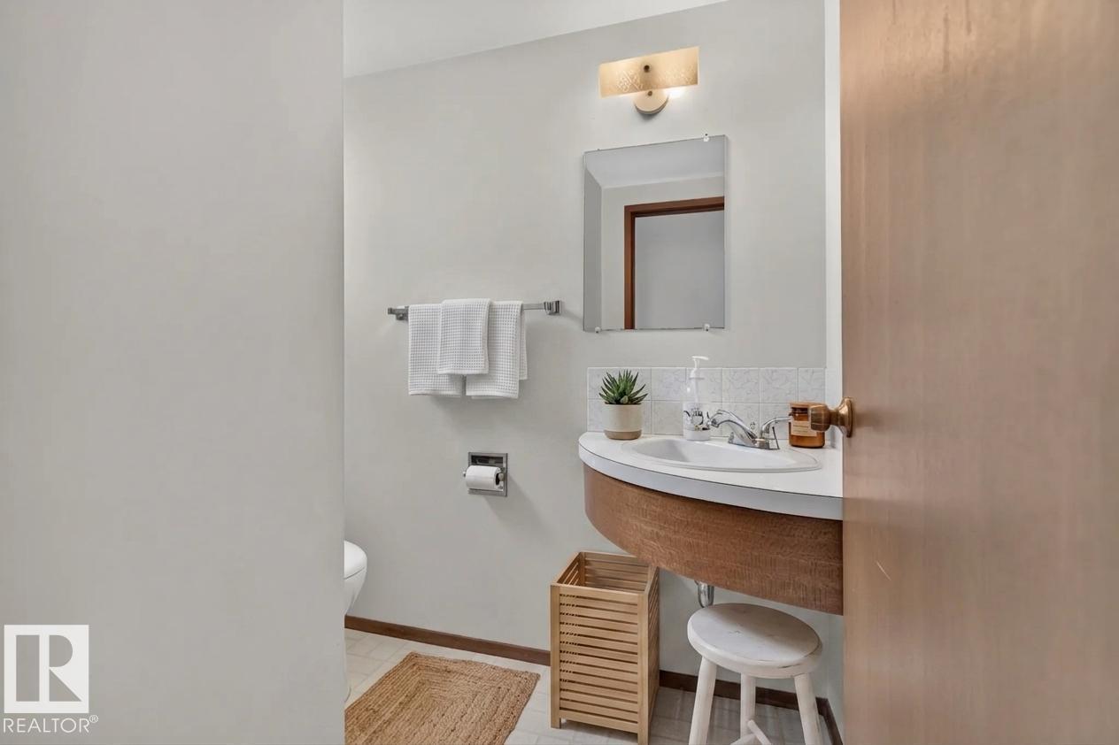 4132 113 ST NW - 21