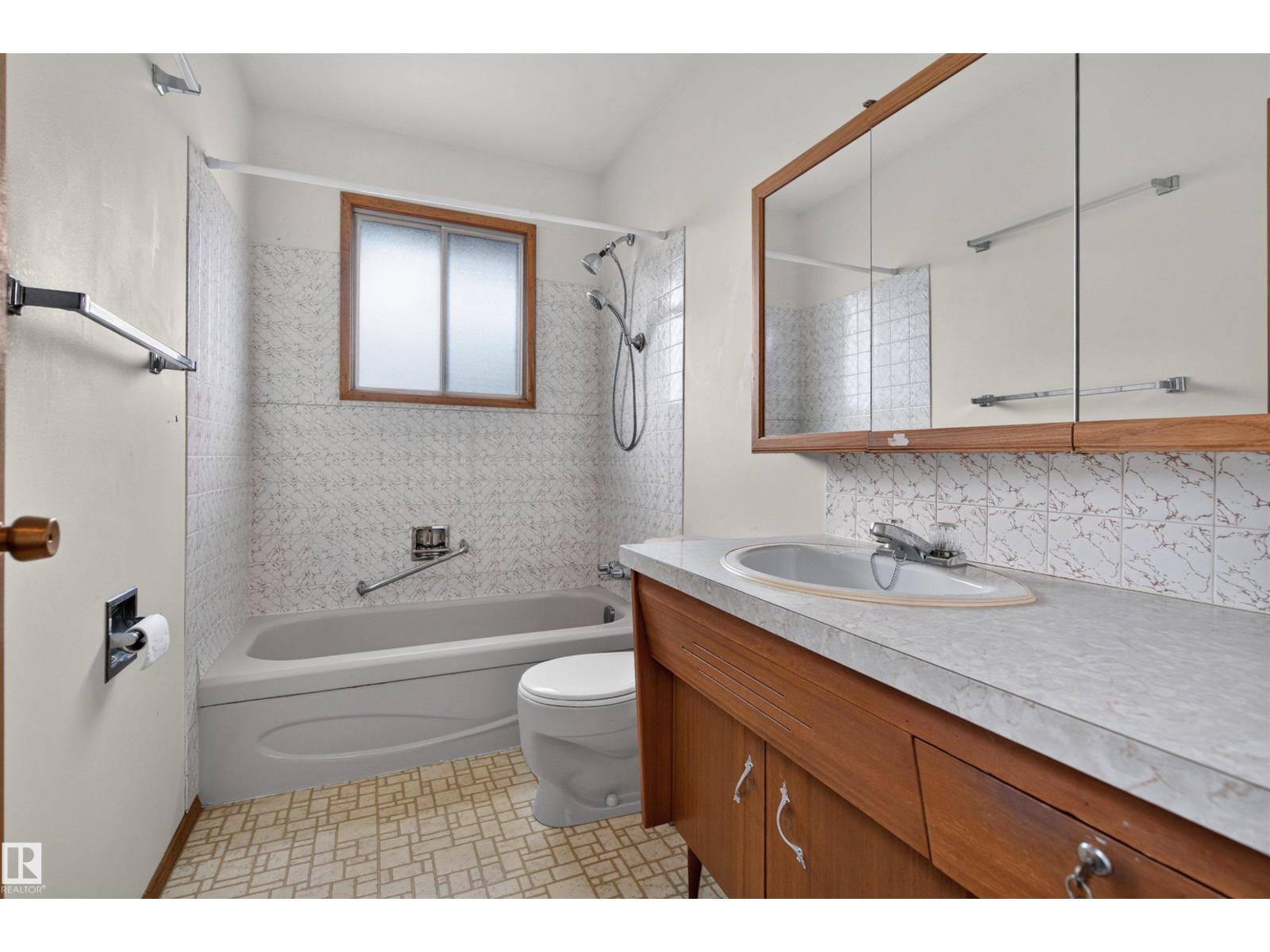 4132 113 ST NW - 35