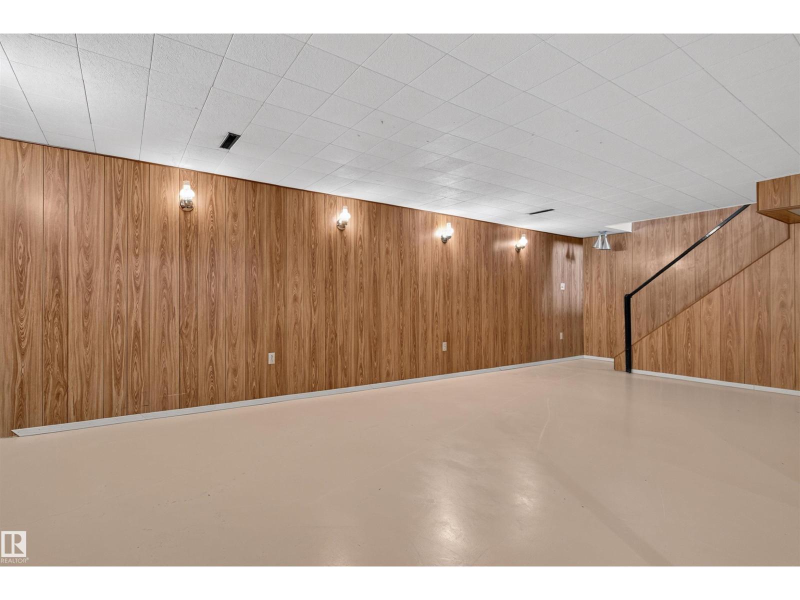 4132 113 ST NW - 47