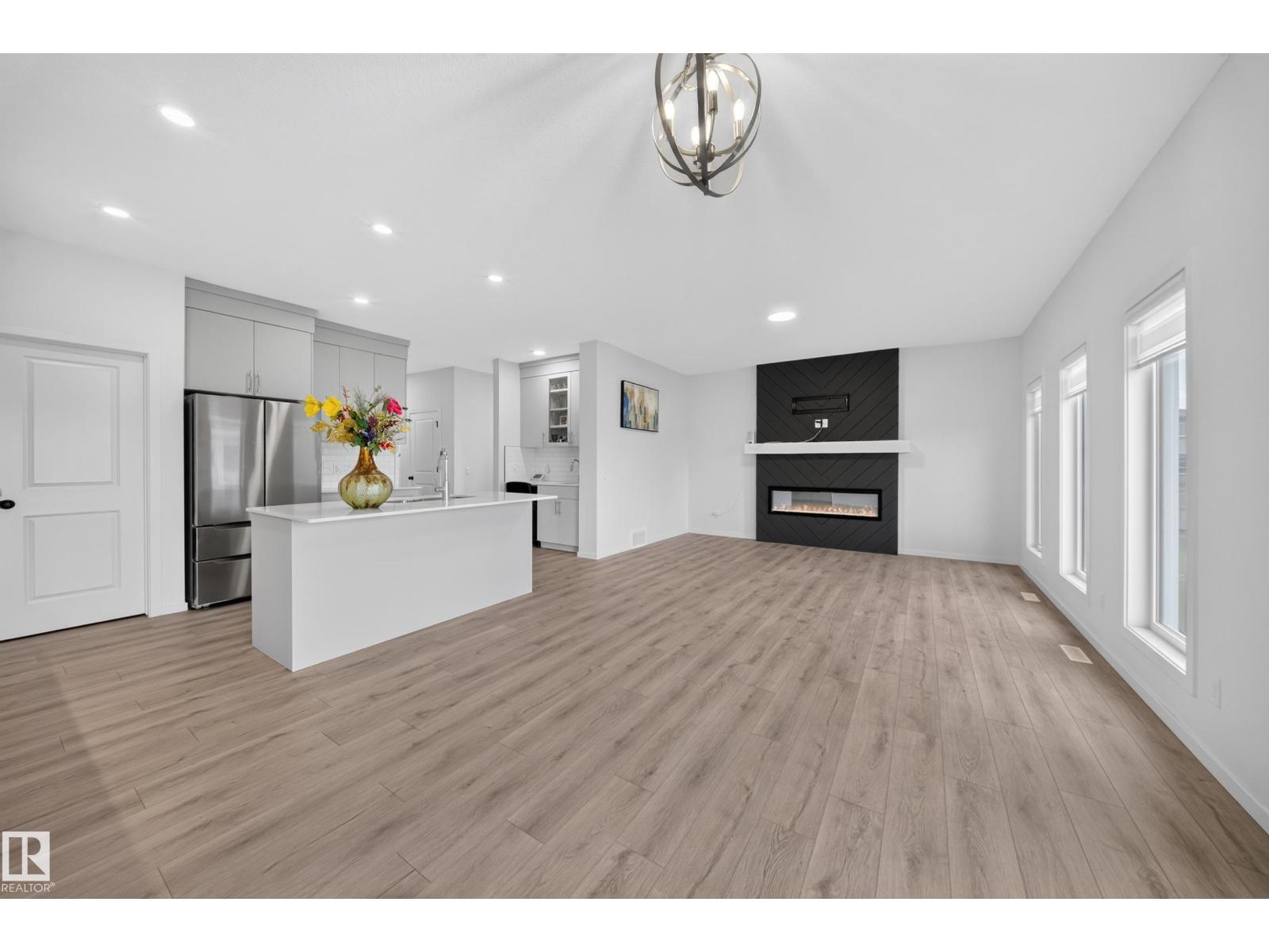 7011 177 AV NW - 14