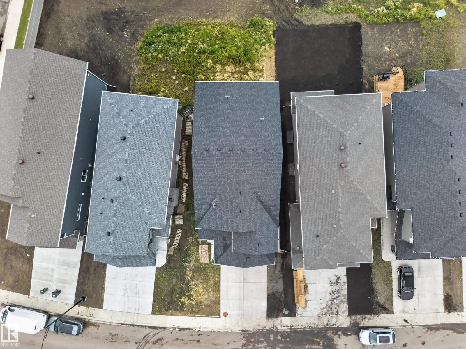 7011 177 AV NW - 4