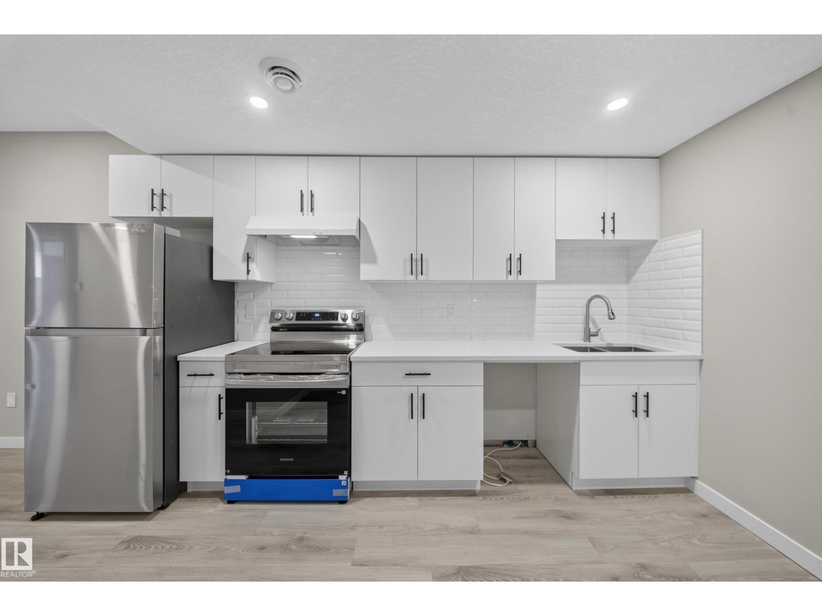 7011 177 AV NW - 49