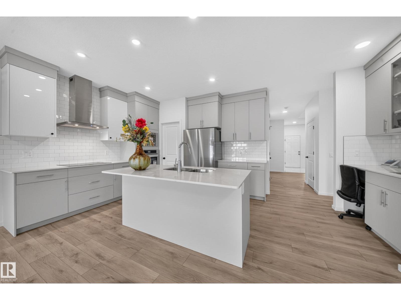 7011 177 AV NW - 5