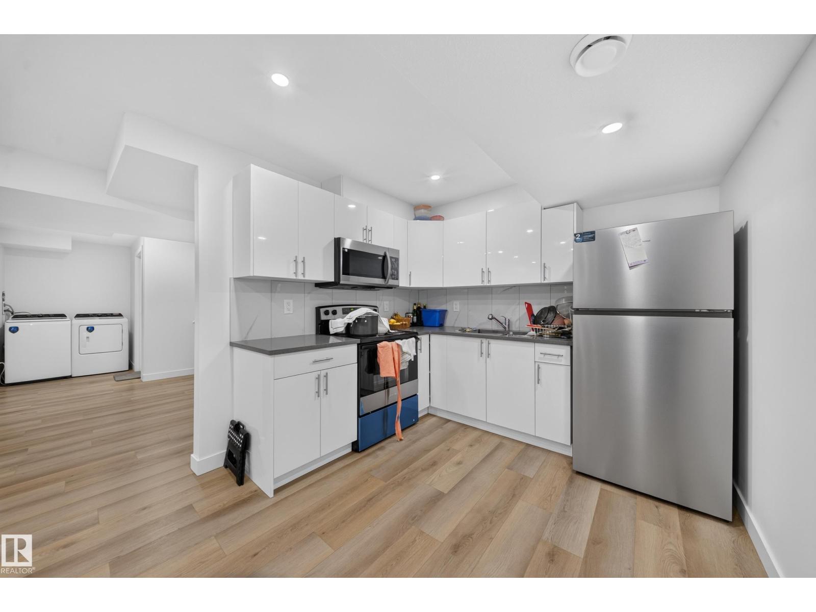 7011 177 AV NW - 51