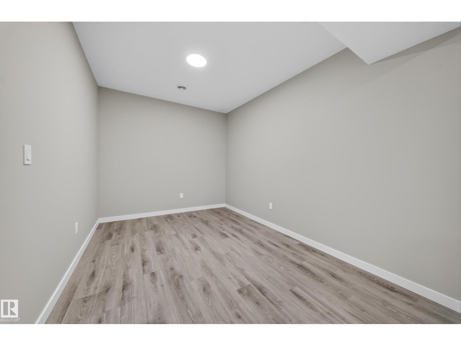 7011 177 AV NW - 61