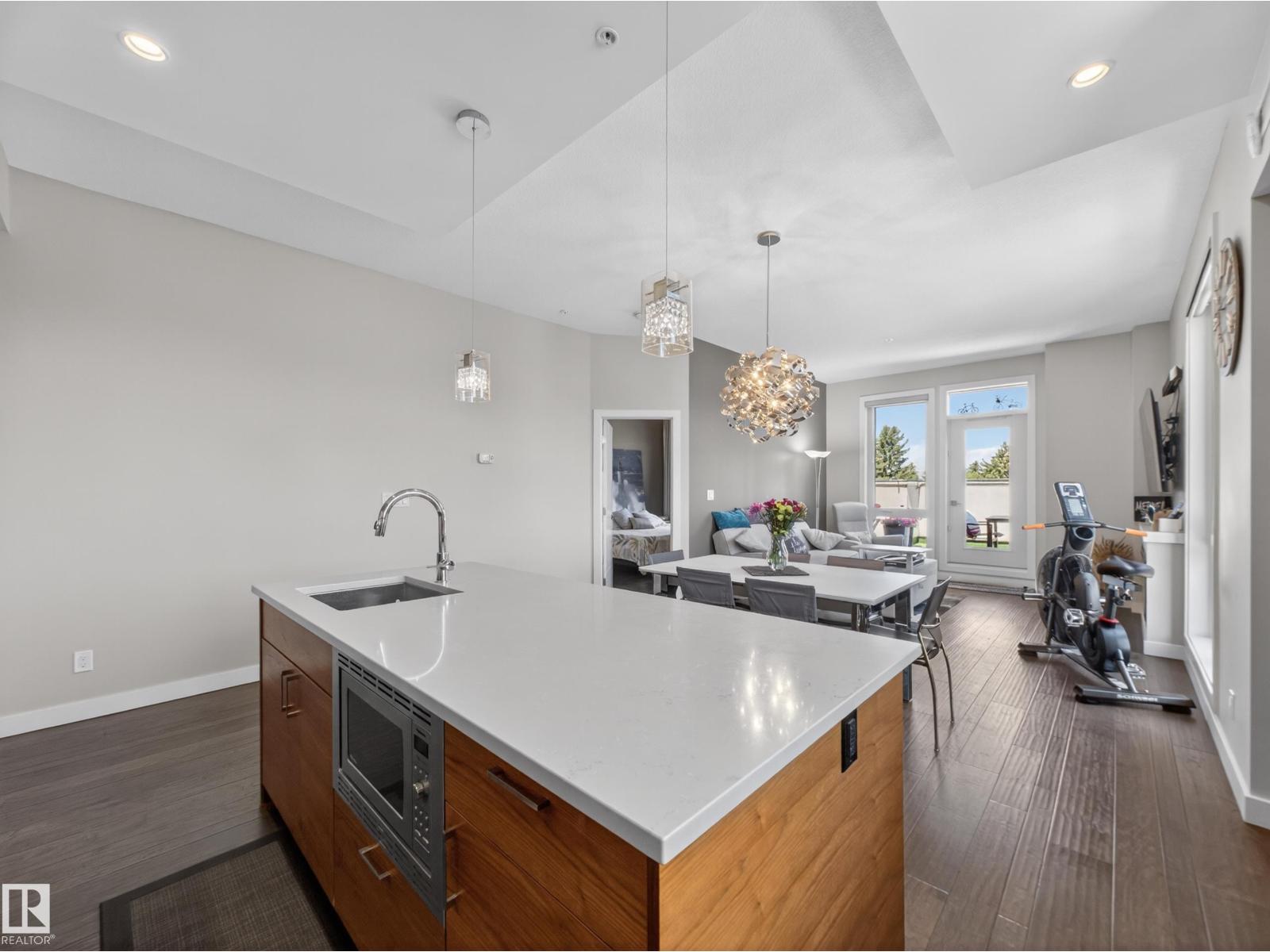 #403, 11710 87 AV NW - 34