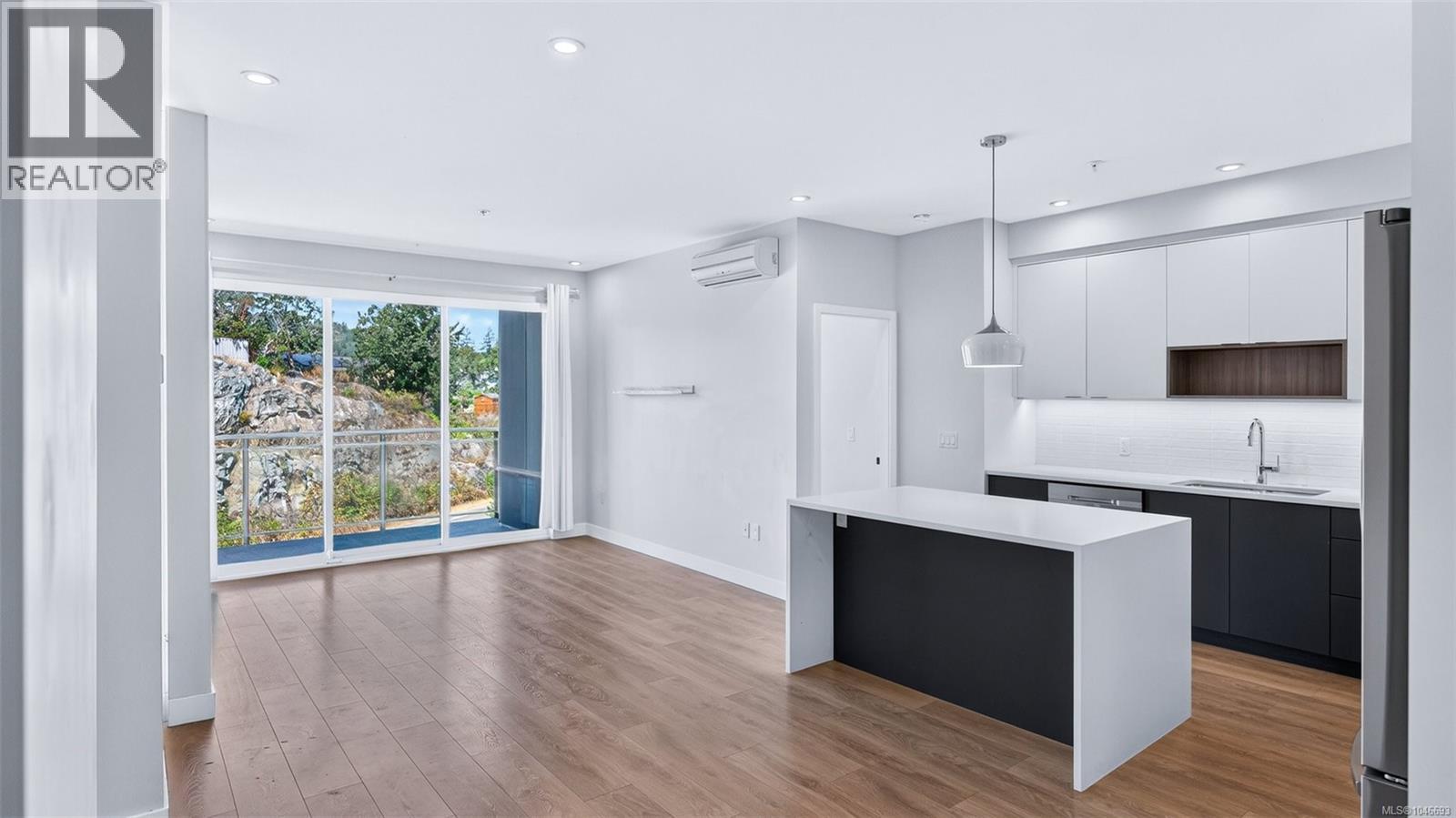 #412 967 Whirlaway Cres - 1