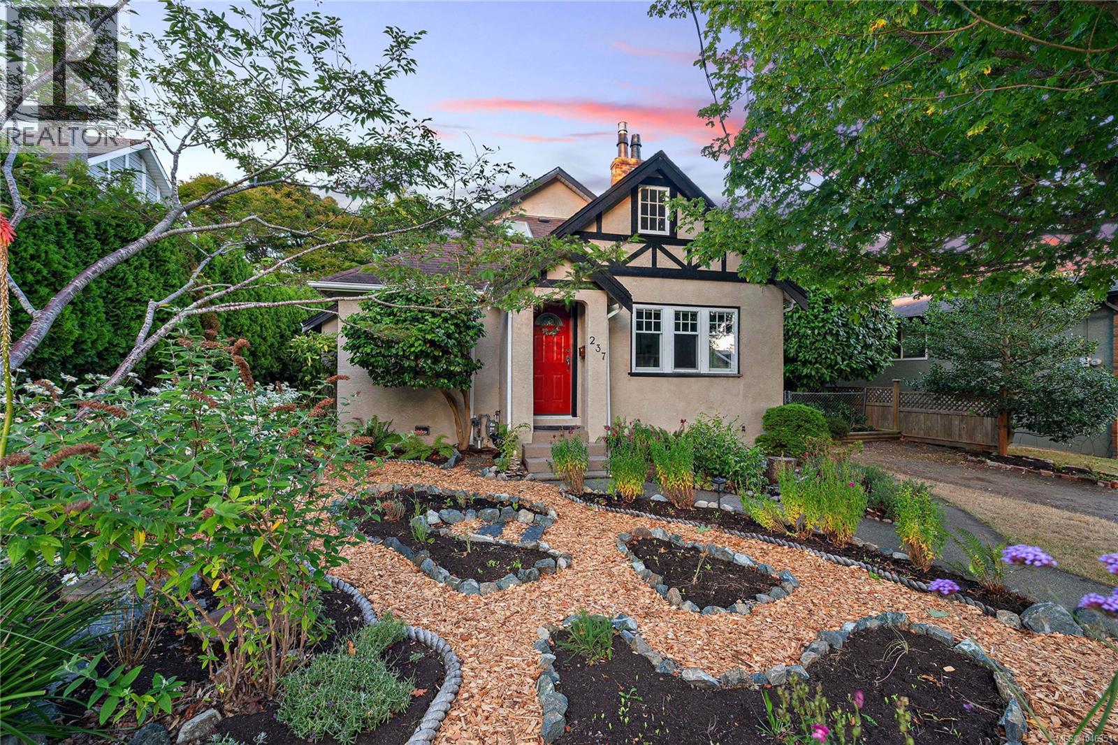  237 Wildwood Avenue, Victoria