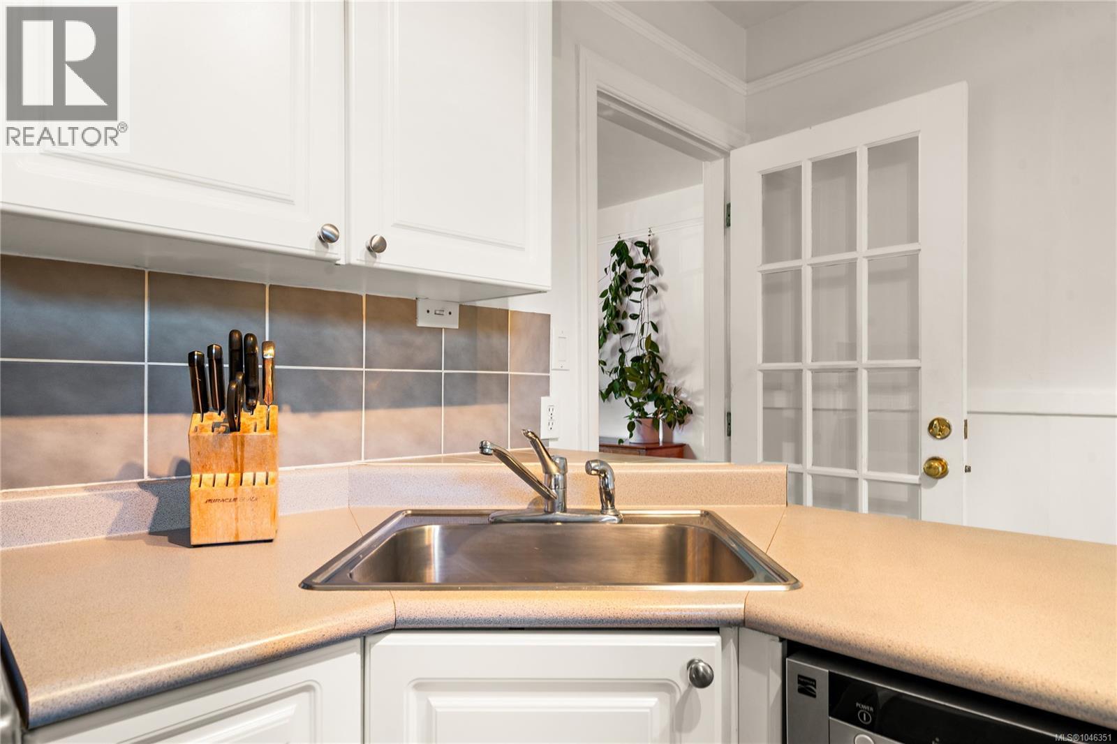 237 Wildwood Ave - 9