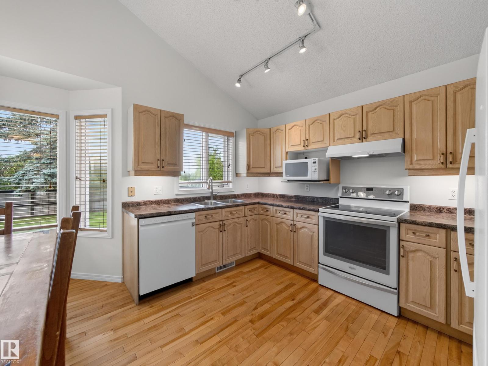 1404 FALCONER Road NW - Photo 11