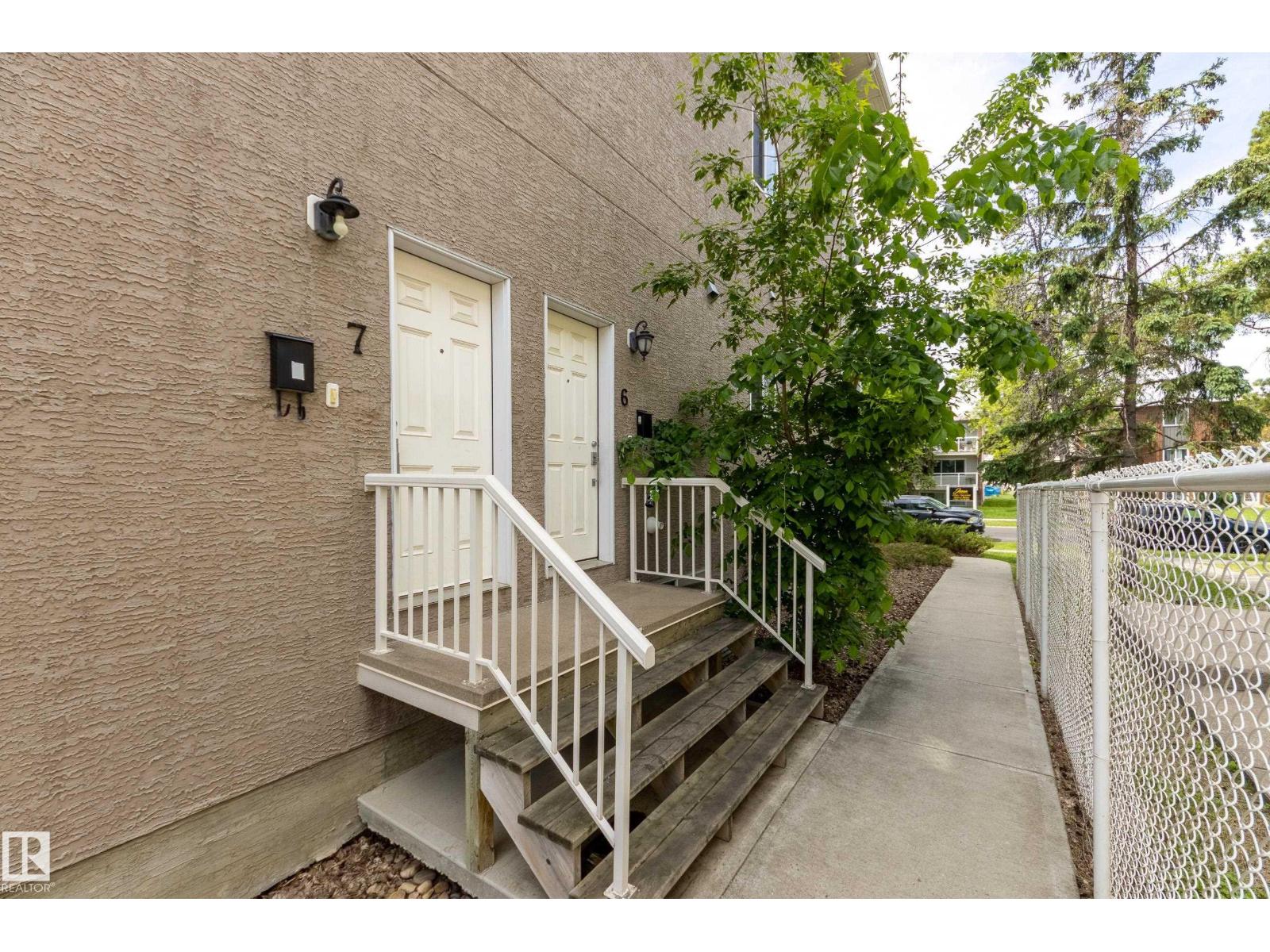 #6 11917 103 ST NW - 7