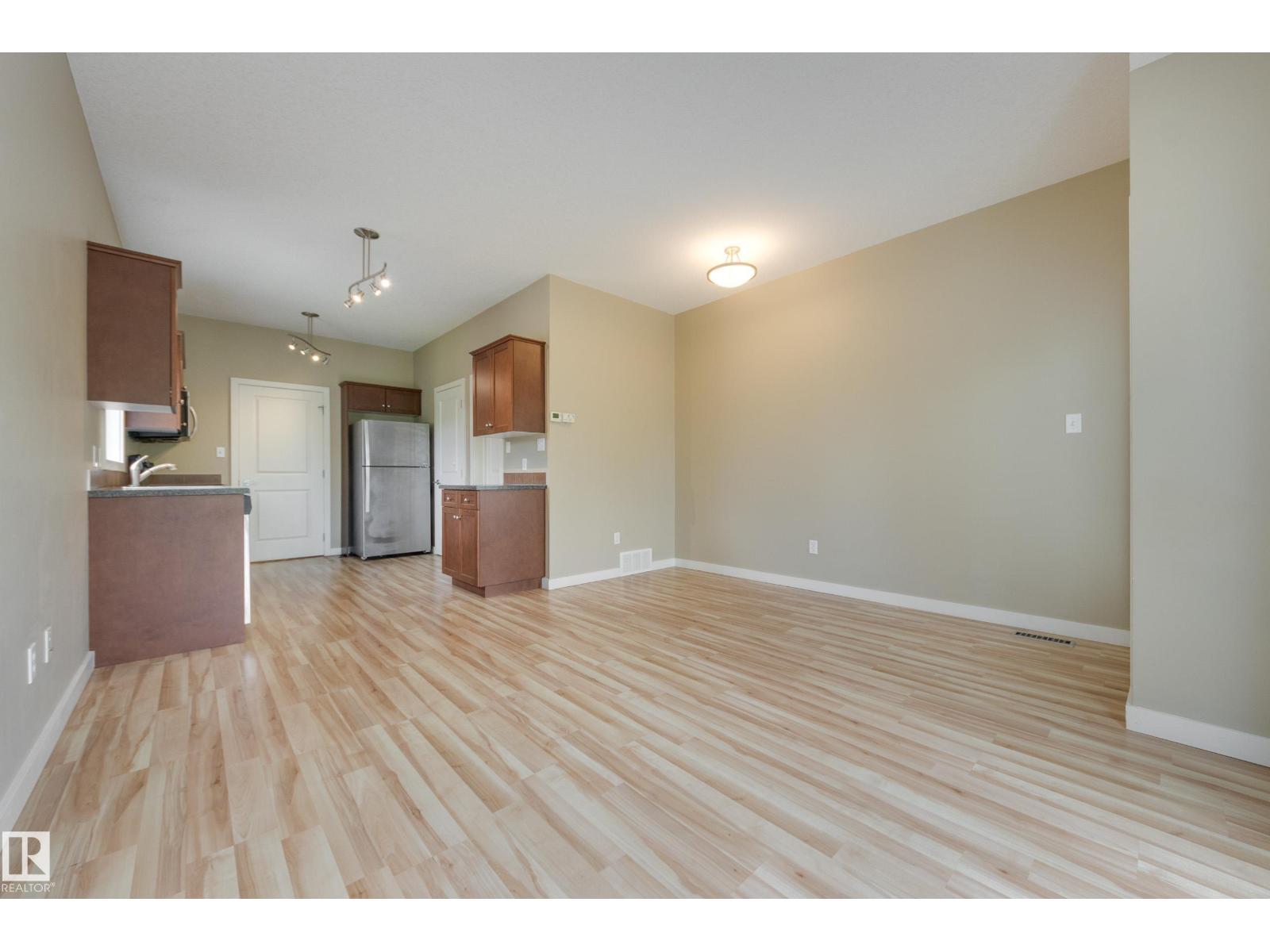 #6 11917 103 ST NW - 19